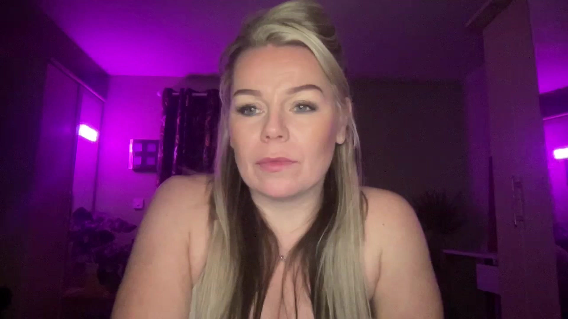 Gallery image thumbnail from LaraBirthday's myfreecams stream on, 01/02/2024, 22:32 image 17 of 20