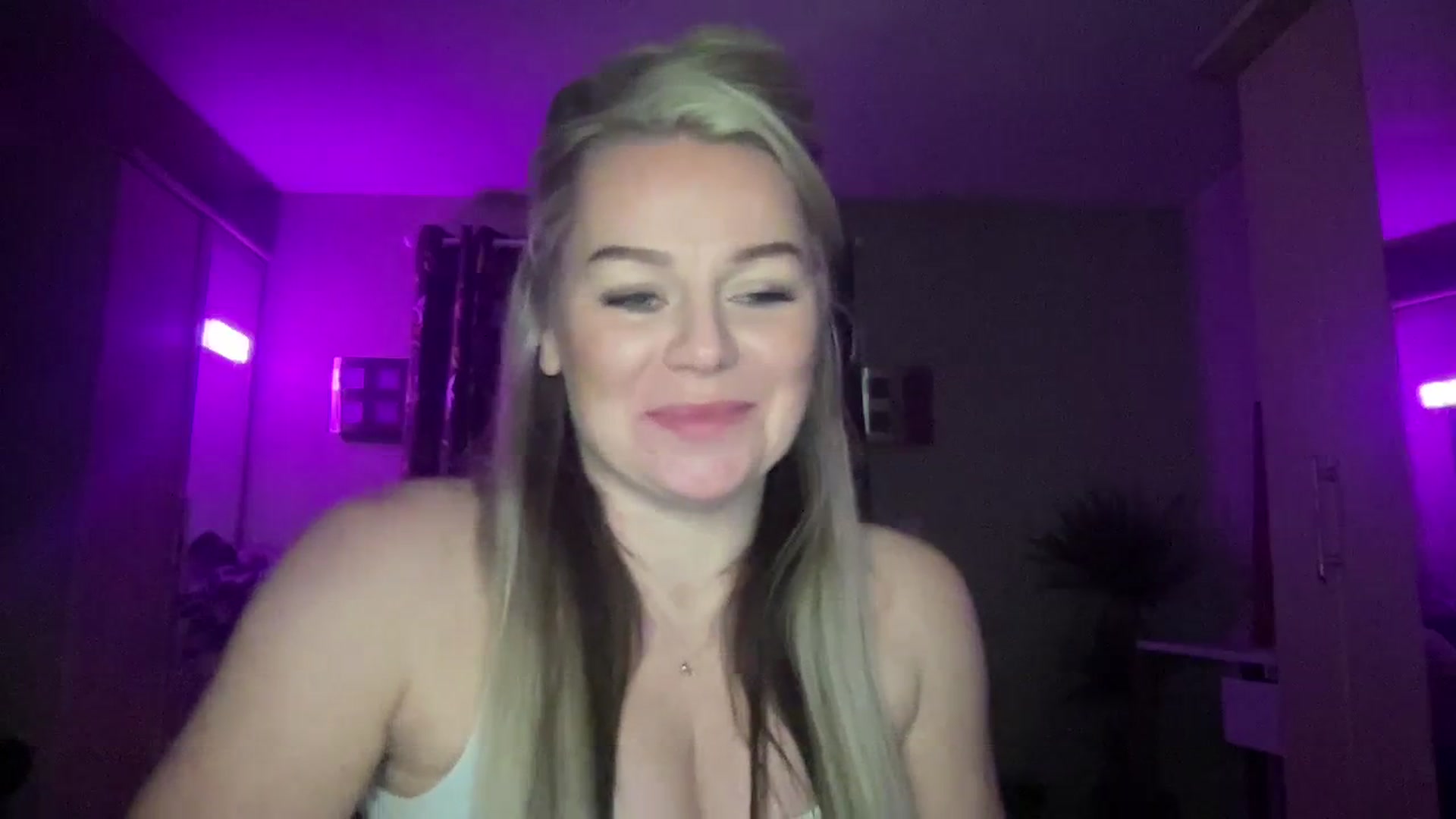 Gallery image thumbnail from LaraBirthday's myfreecams stream on, 01/02/2024, 22:32 image 11 of 20