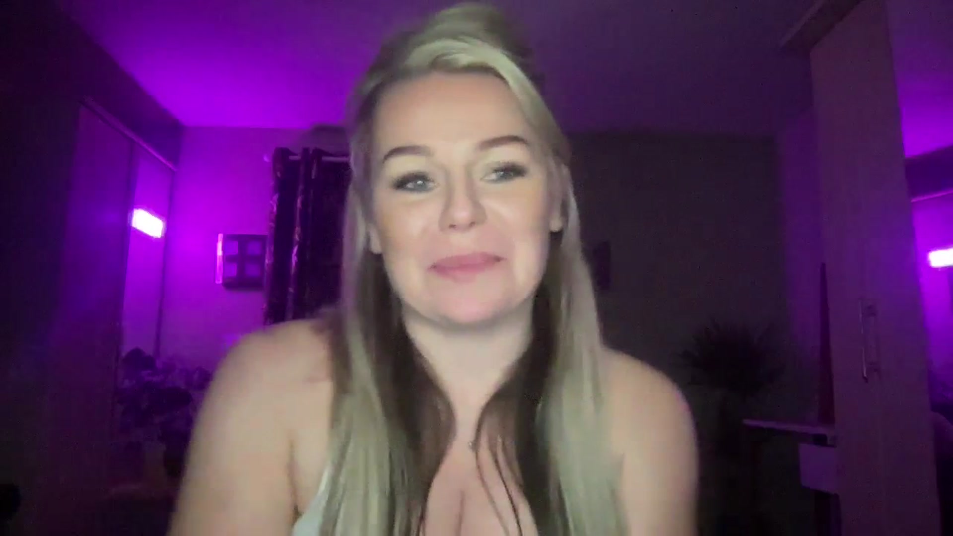 Gallery image thumbnail from LaraBirthday's myfreecams stream on, 01/02/2024, 22:32 image 16 of 20