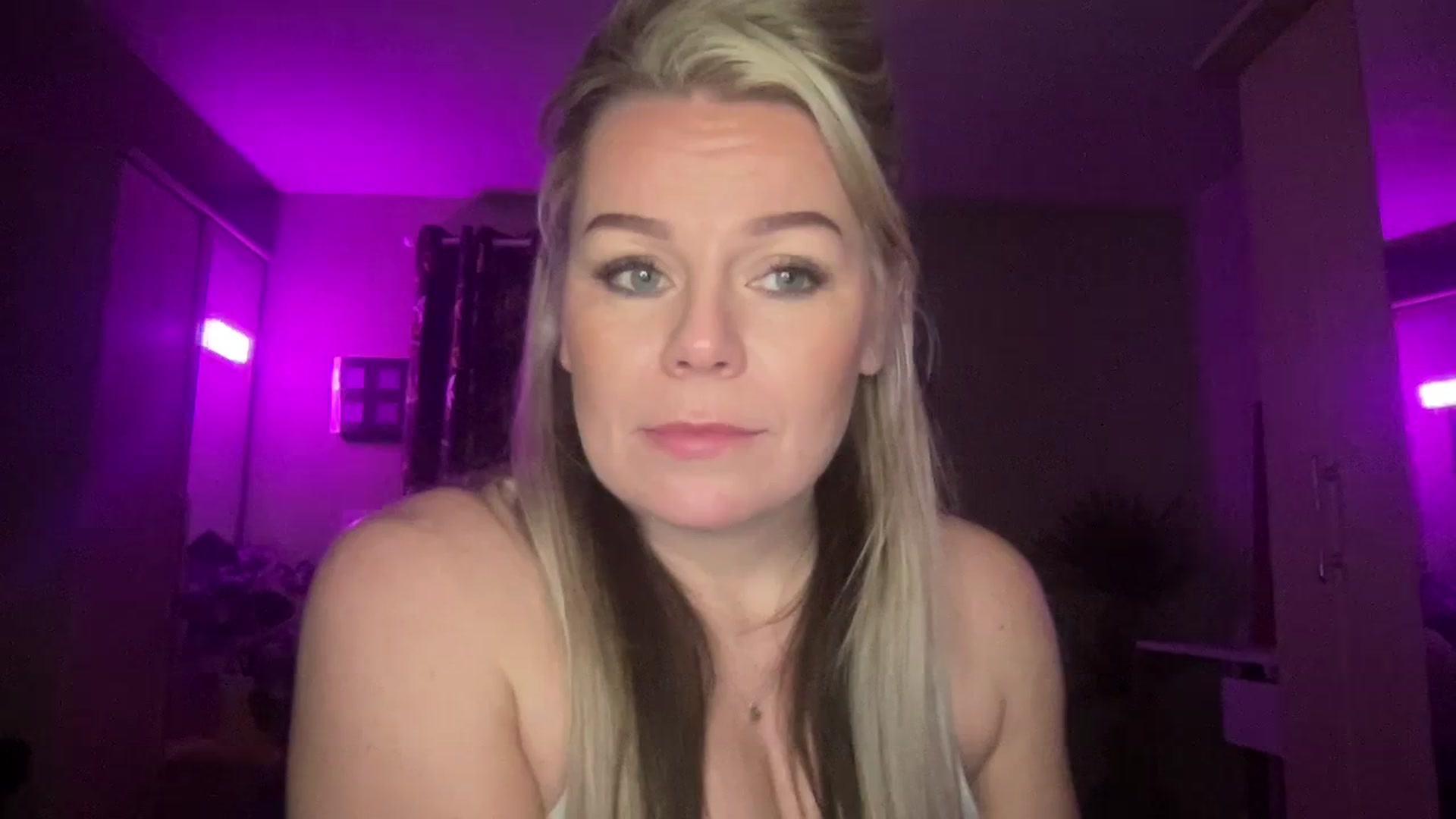 Gallery image thumbnail from LaraBirthday's myfreecams stream on, 01/02/2024, 22:32 image 13 of 20