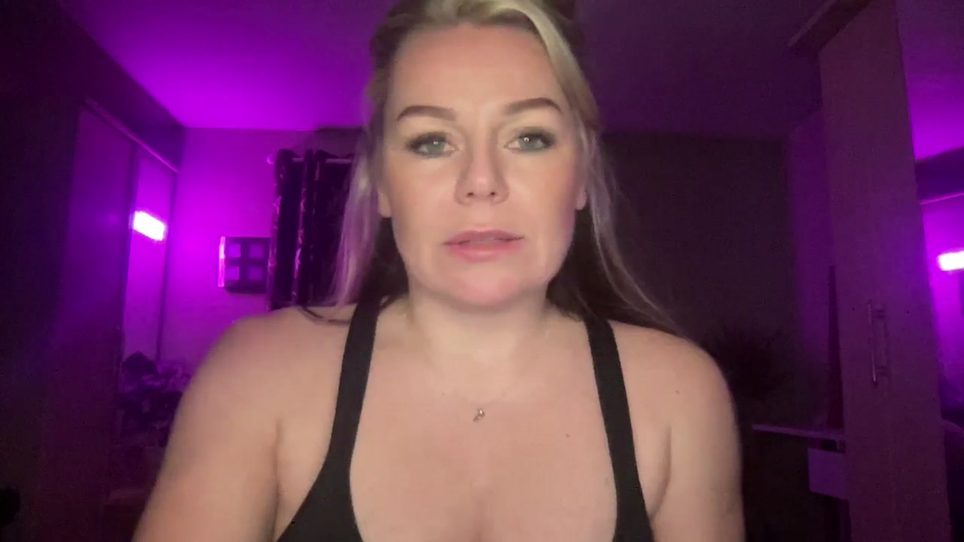 Gallery image thumbnail from LaraBirthday's myfreecams stream on, 01/02/2024, 23:55 image 2 of 20