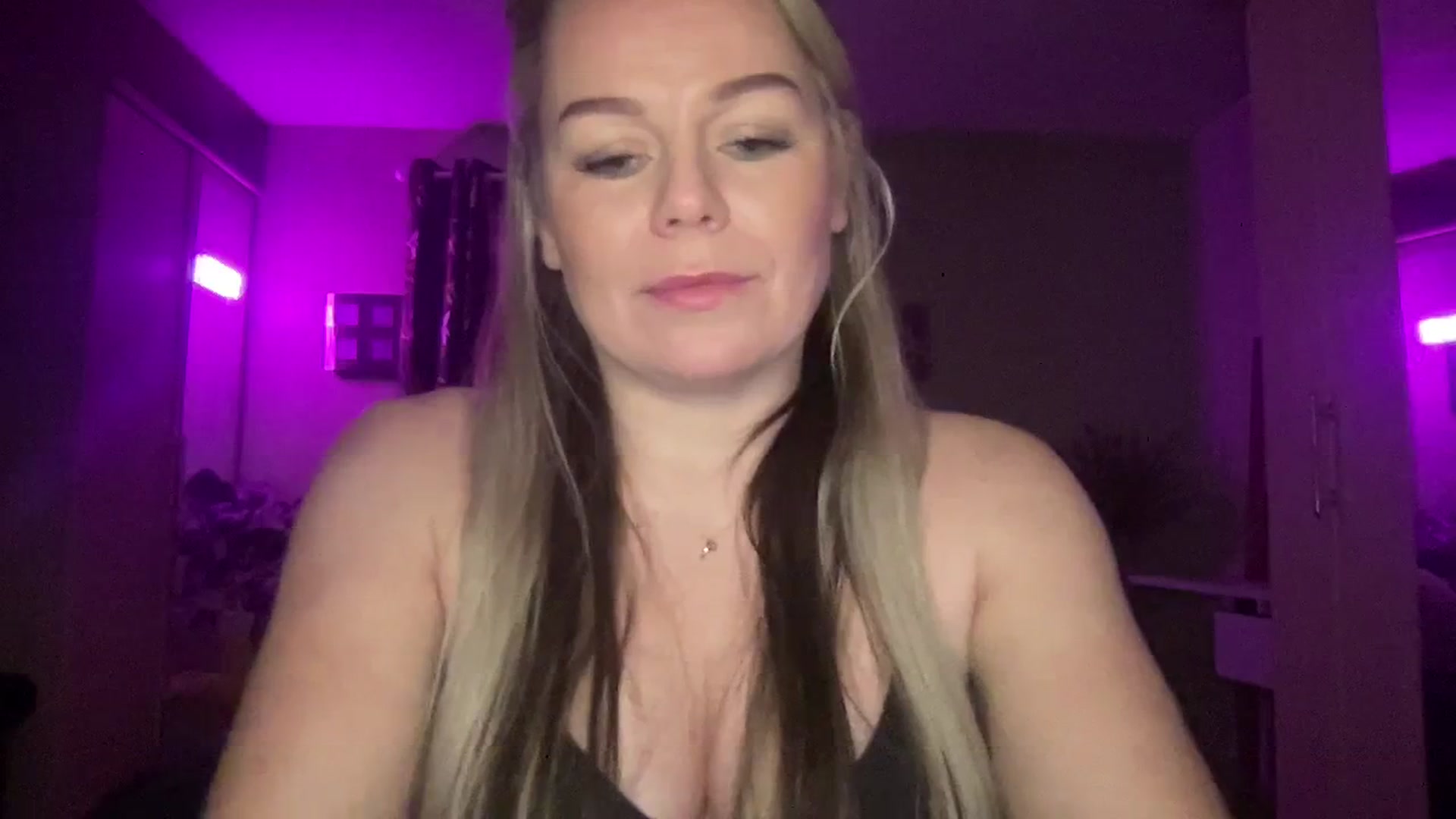 Gallery image thumbnail from LaraBirthday's myfreecams stream on, 01/02/2024, 23:55 image 4 of 20