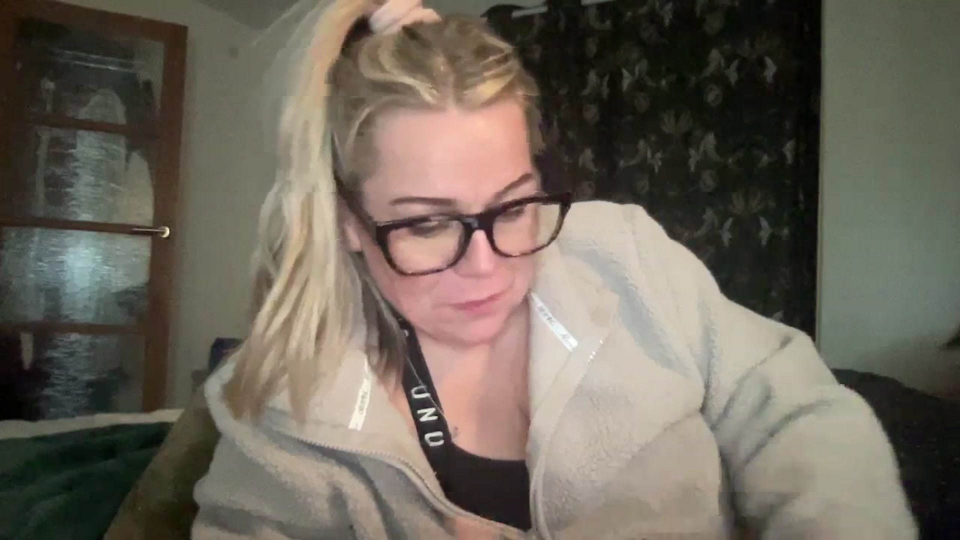 Gallery image thumbnail from LaraBirthday's myfreecams stream on, 01/04/2024, 21:50 image 4 of 20