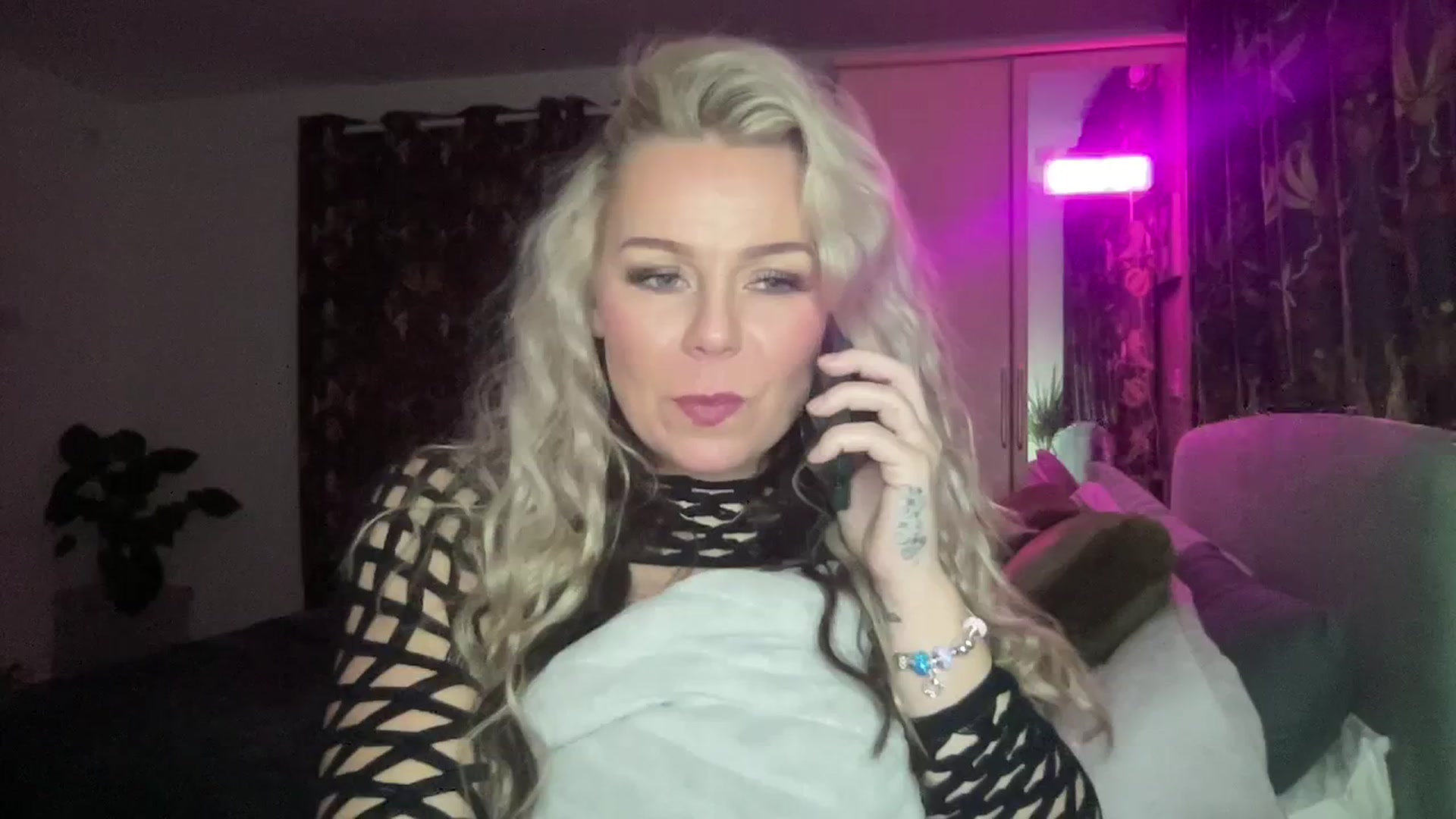 Gallery image thumbnail from LaraBirthday's myfreecams stream on, 01/08/2024, 22:58 image 8 of 20