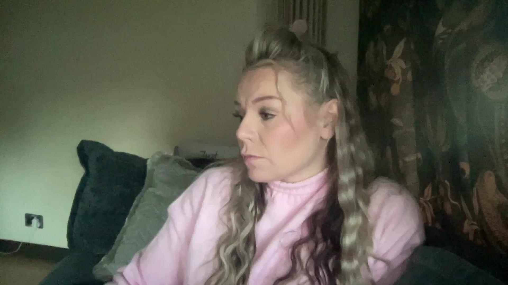 Gallery image thumbnail from LaraBirthday's myfreecams stream on, 01/09/2024, 16:18 image 17 of 20