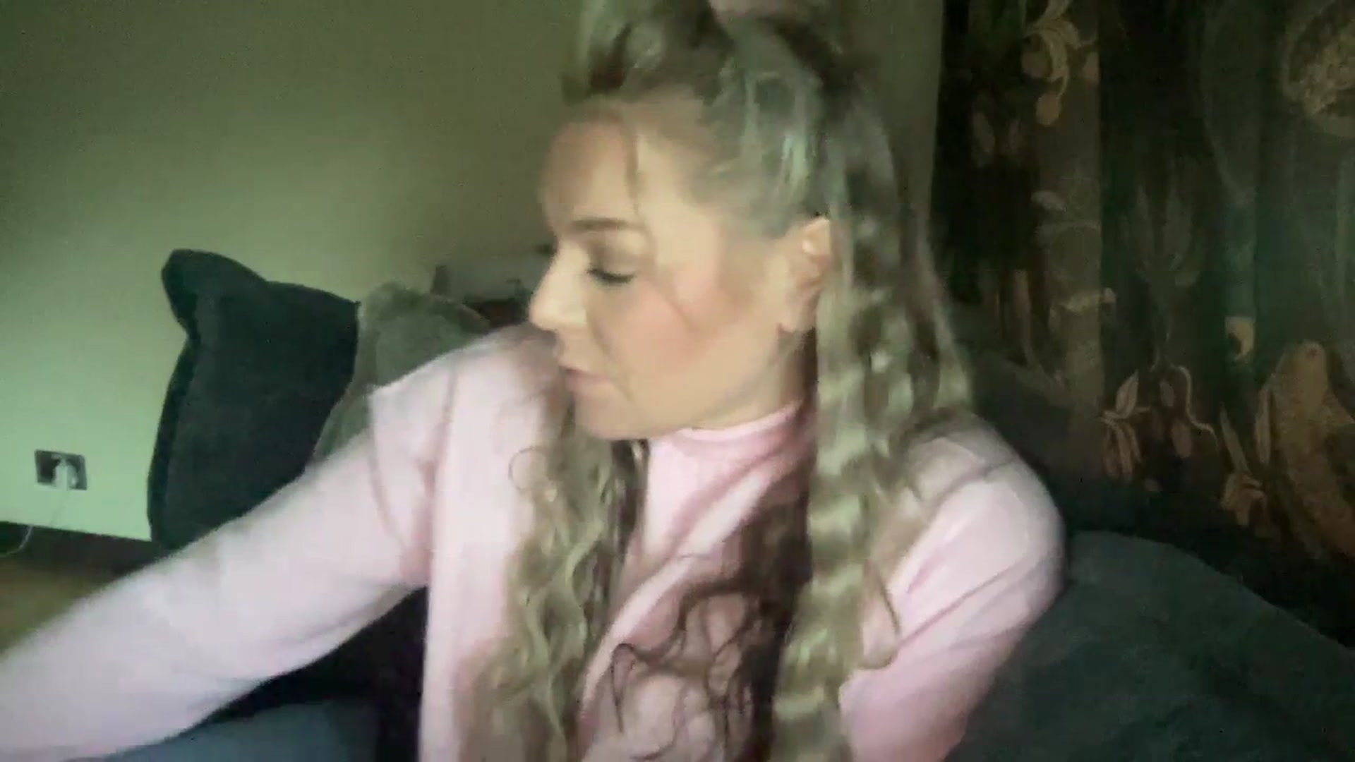 Gallery image thumbnail from LaraBirthday's myfreecams stream on, 01/09/2024, 16:18 image 19 of 20