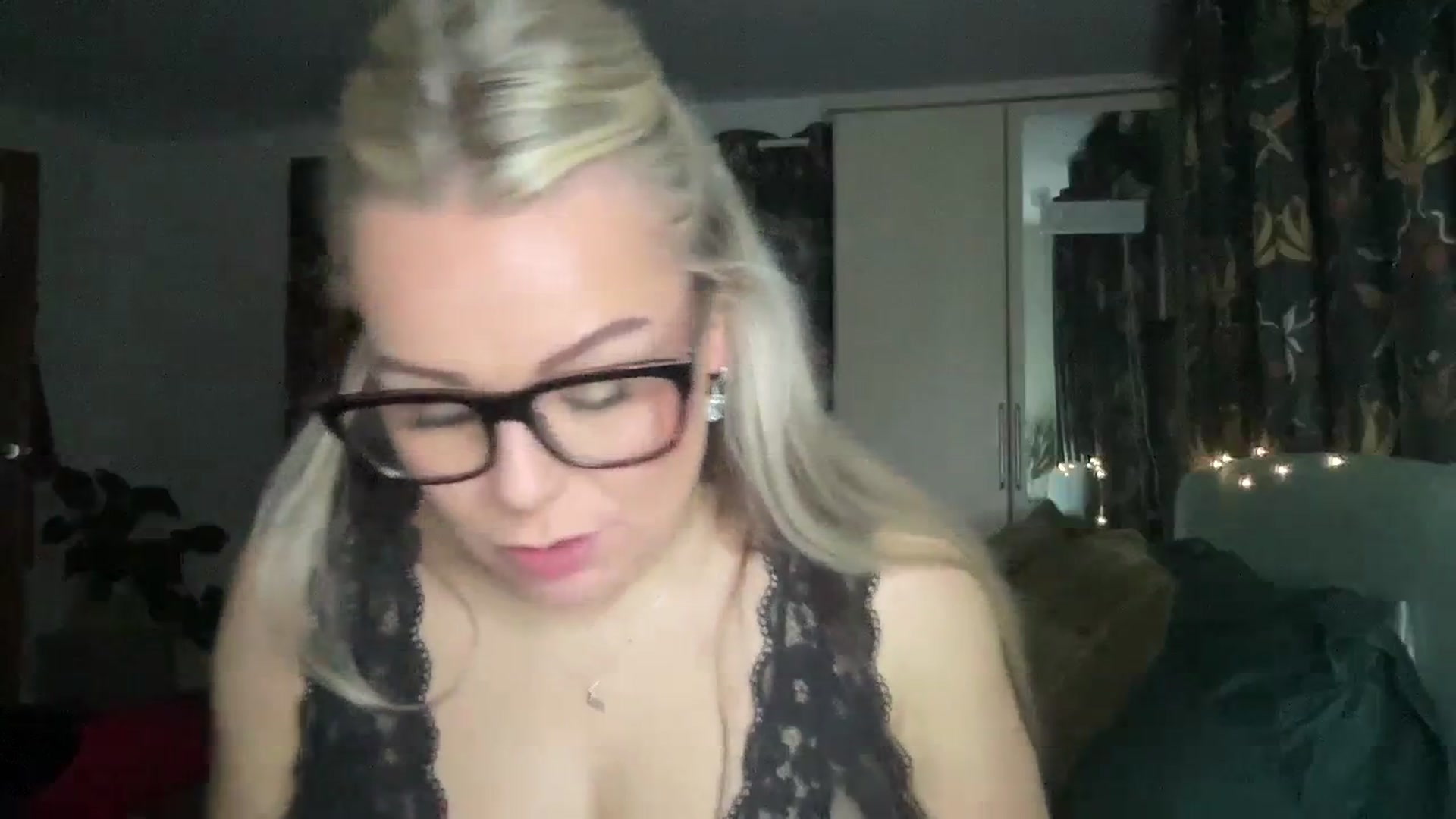 Gallery image thumbnail from LaraBirthday's myfreecams stream on, 01/18/2024, 20:03 image 9 of 20