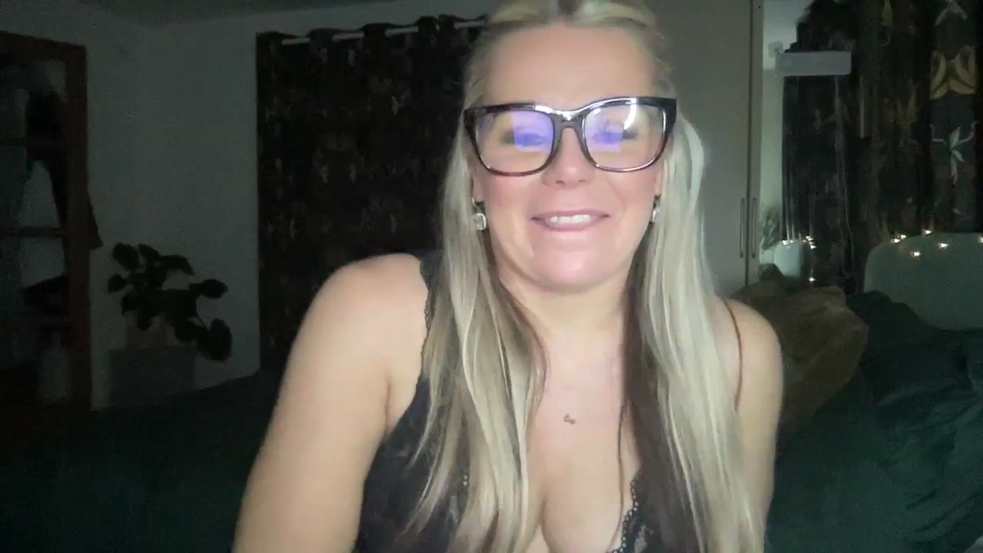 Gallery image thumbnail from LaraBirthday's myfreecams stream on, 01/18/2024, 21:45 image 7 of 20