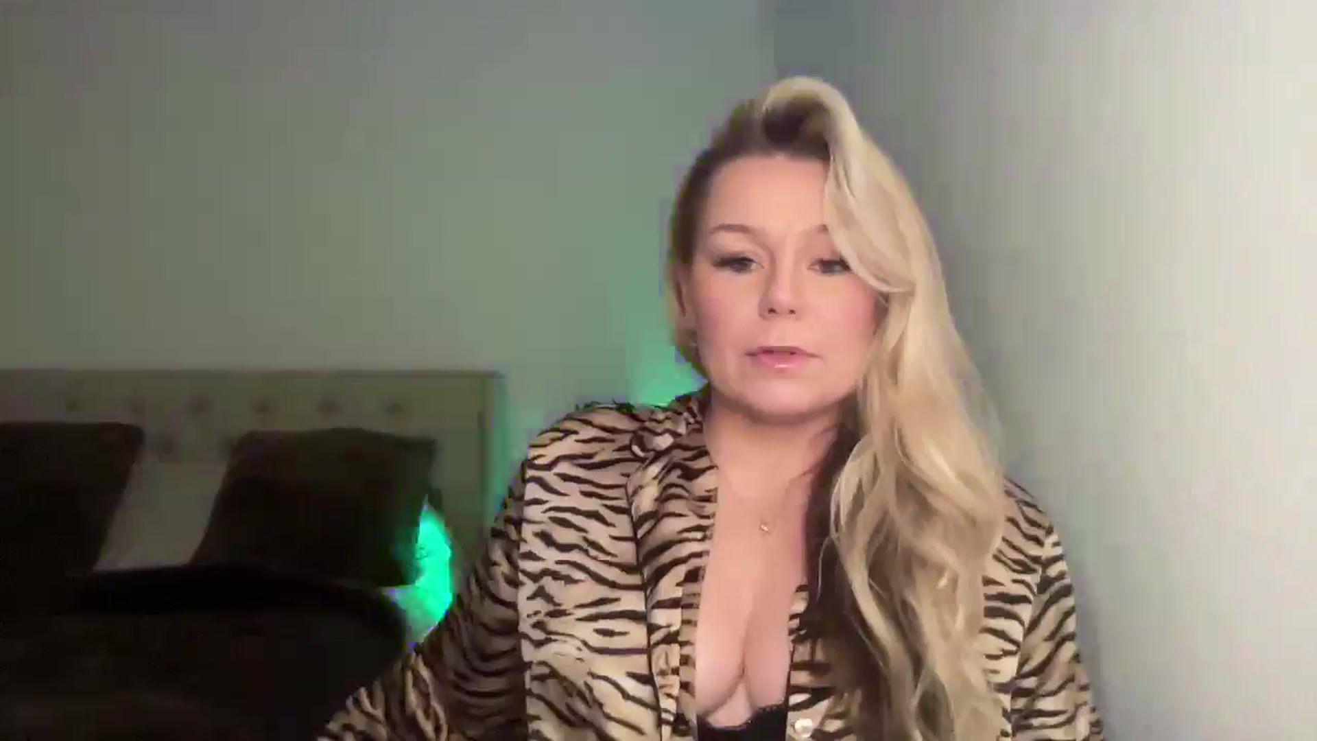 Gallery image thumbnail from LaraBirthday's myfreecams stream on, 01/01/2025, 21:53 image 18 of 20