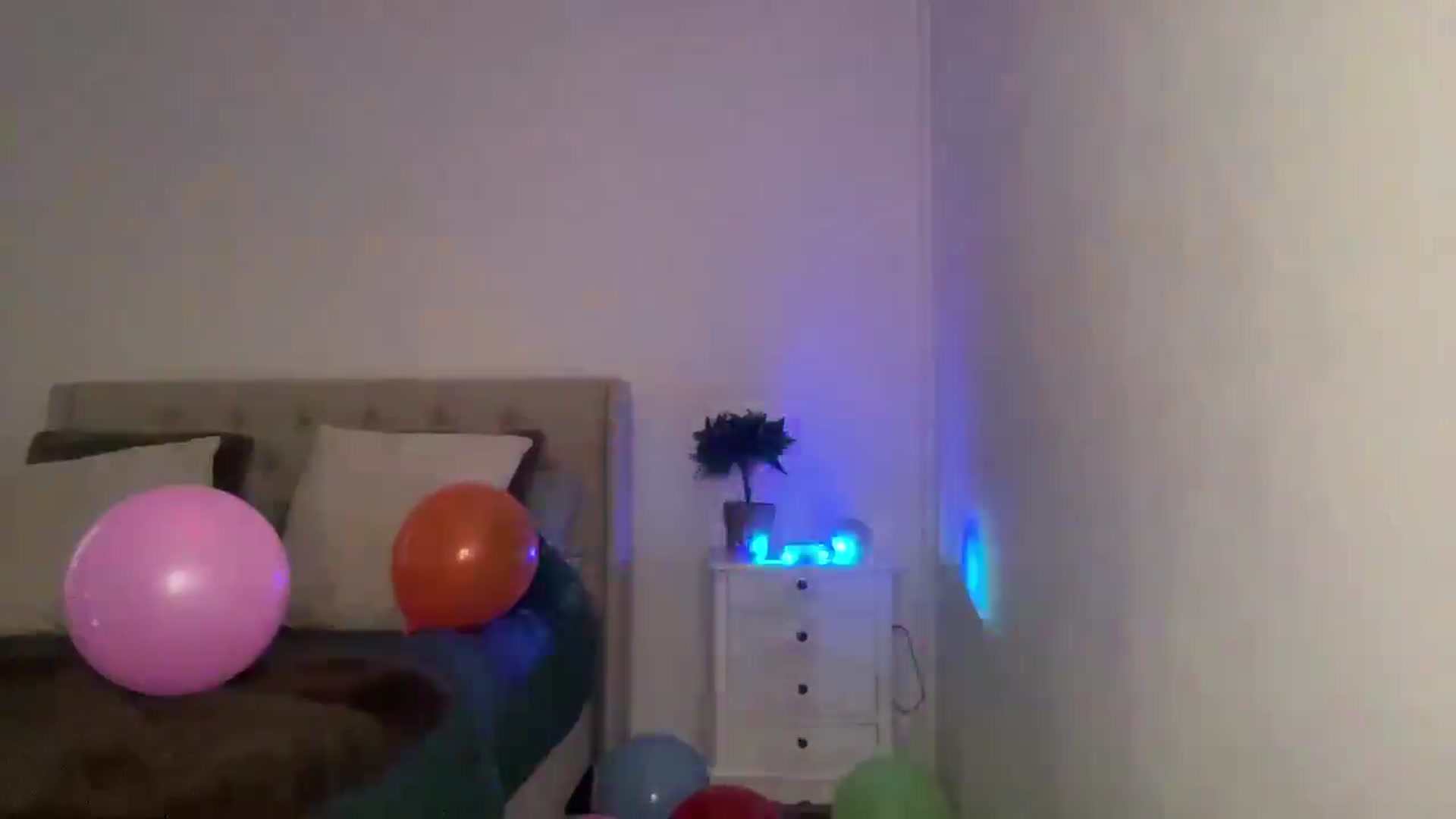 Gallery image thumbnail from LaraBirthday's myfreecams stream on, 01/05/2025, 02:51 image 11 of 20