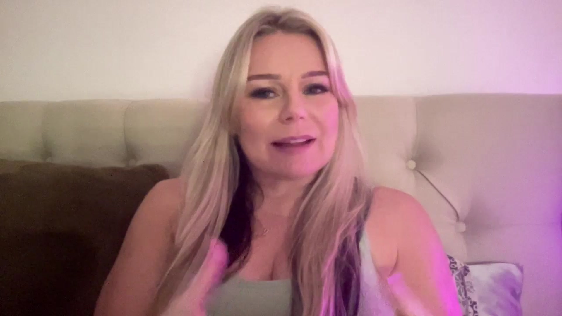 Gallery image thumbnail from LaraBirthday's myfreecams stream on, 01/19/2025, 24:09 image 17 of 20