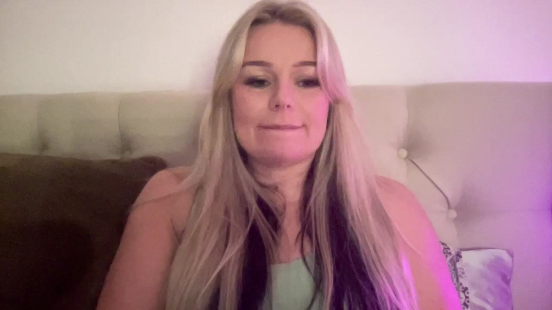 Gallery image thumbnail from LaraBirthday's myfreecams stream on, 01/19/2025, 24:09 image 4 of 20
