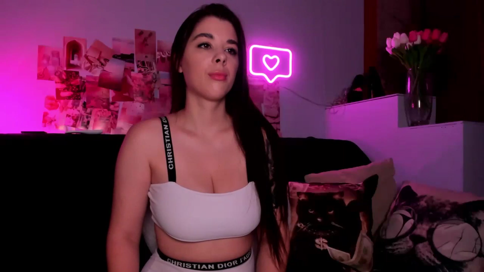 Gallery image thumbnail from LaraCrow's myfreecams stream on, 03/28/2024, 17:54 image 3 of 20