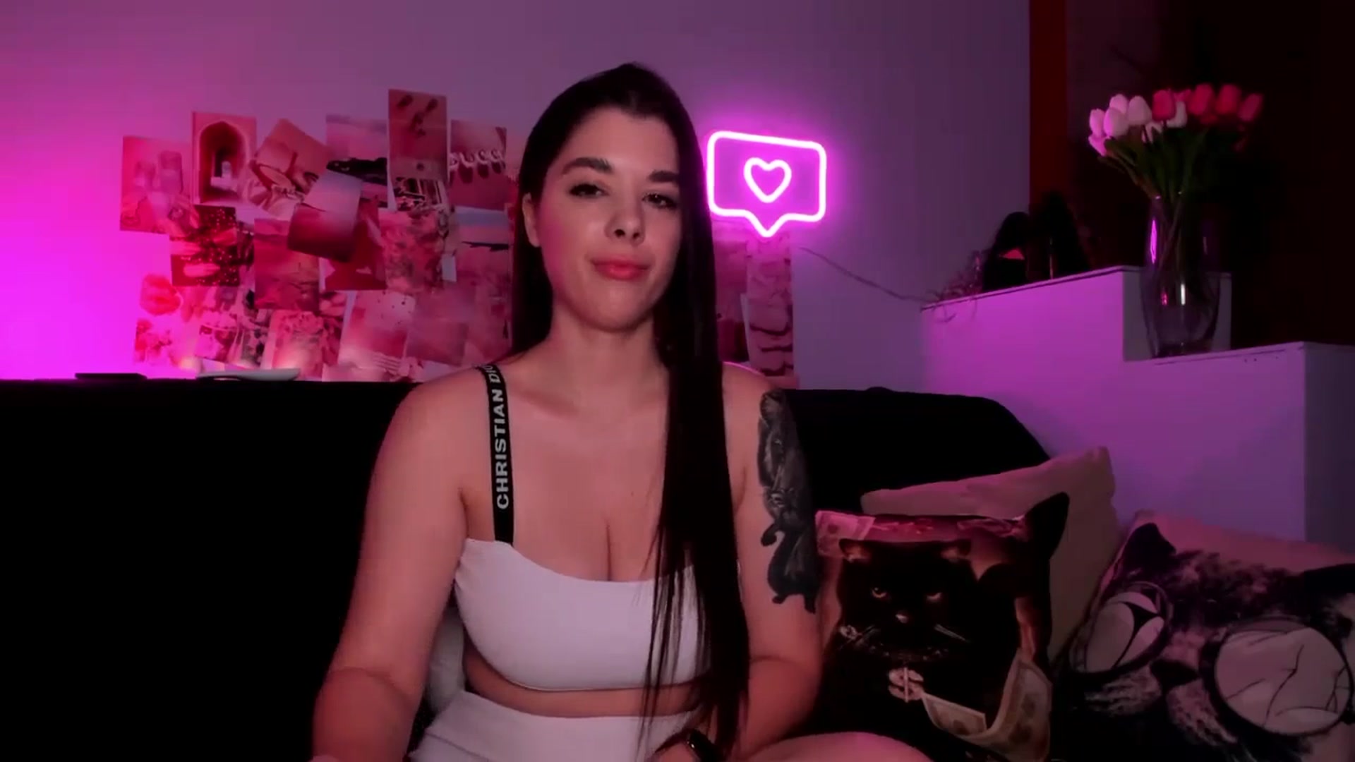 Gallery image thumbnail from LaraCrow's myfreecams stream on, 03/28/2024, 17:54 image 18 of 20