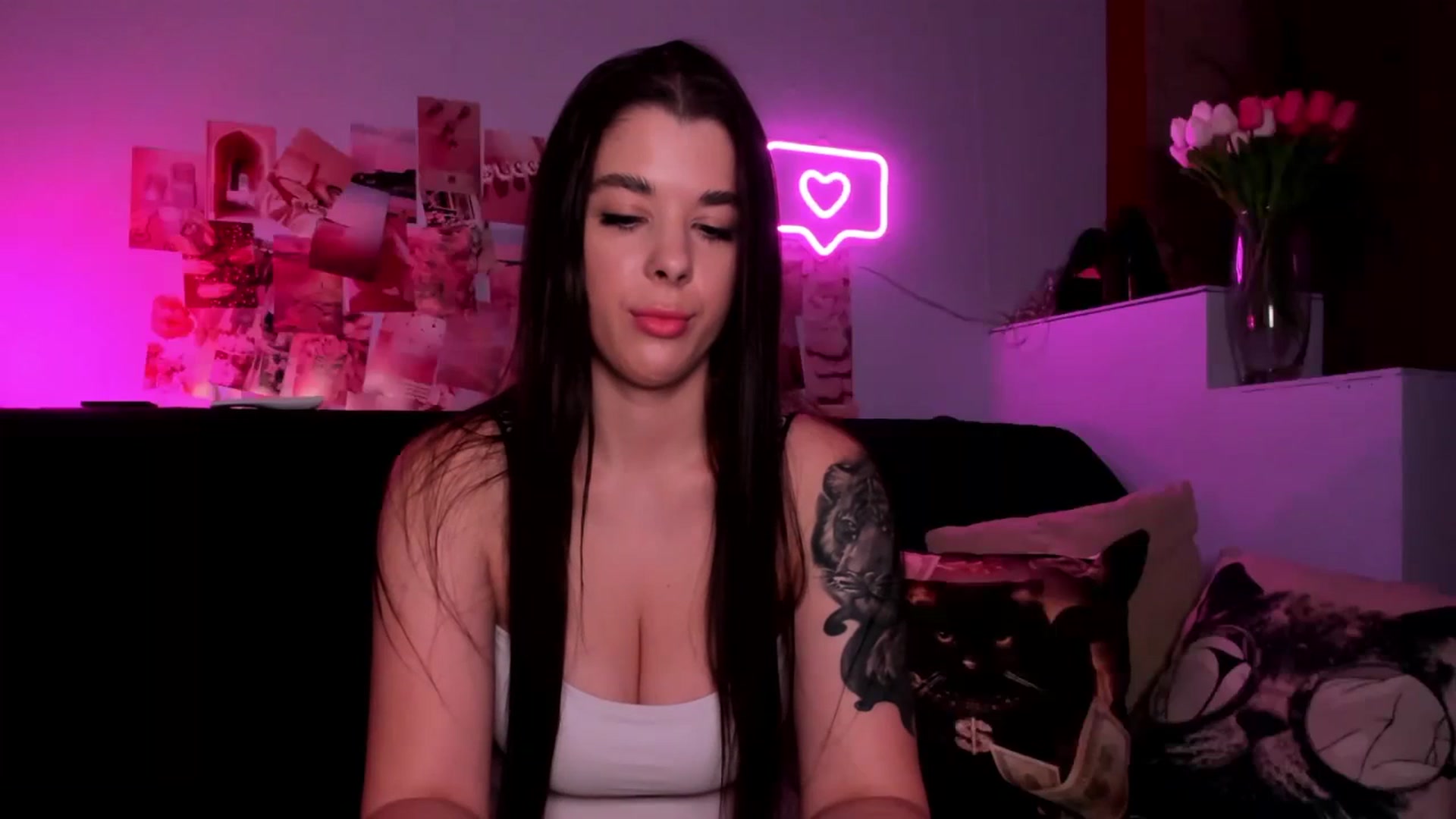 Gallery image thumbnail from LaraCrow's myfreecams stream on, 03/28/2024, 17:54 image 20 of 20
