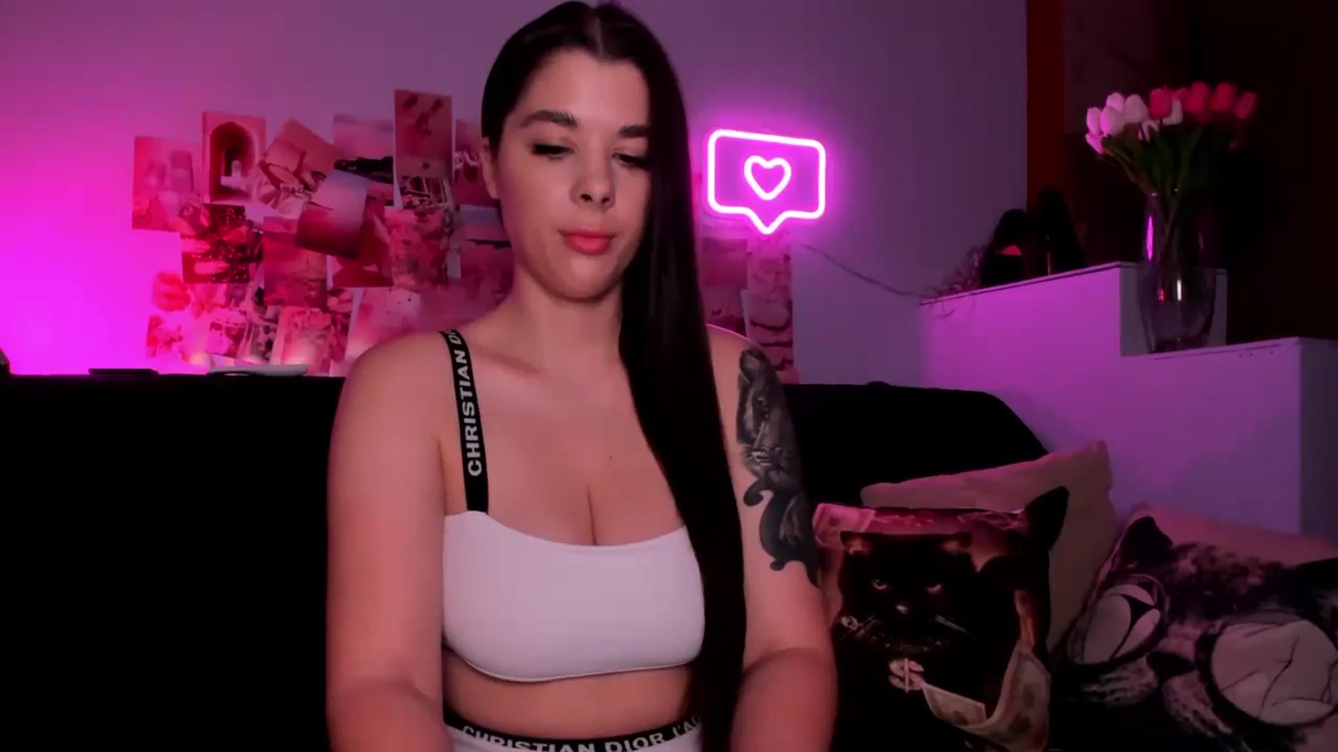 Gallery image thumbnail from LaraCrow's myfreecams stream on, 03/28/2024, 17:54 image 12 of 20