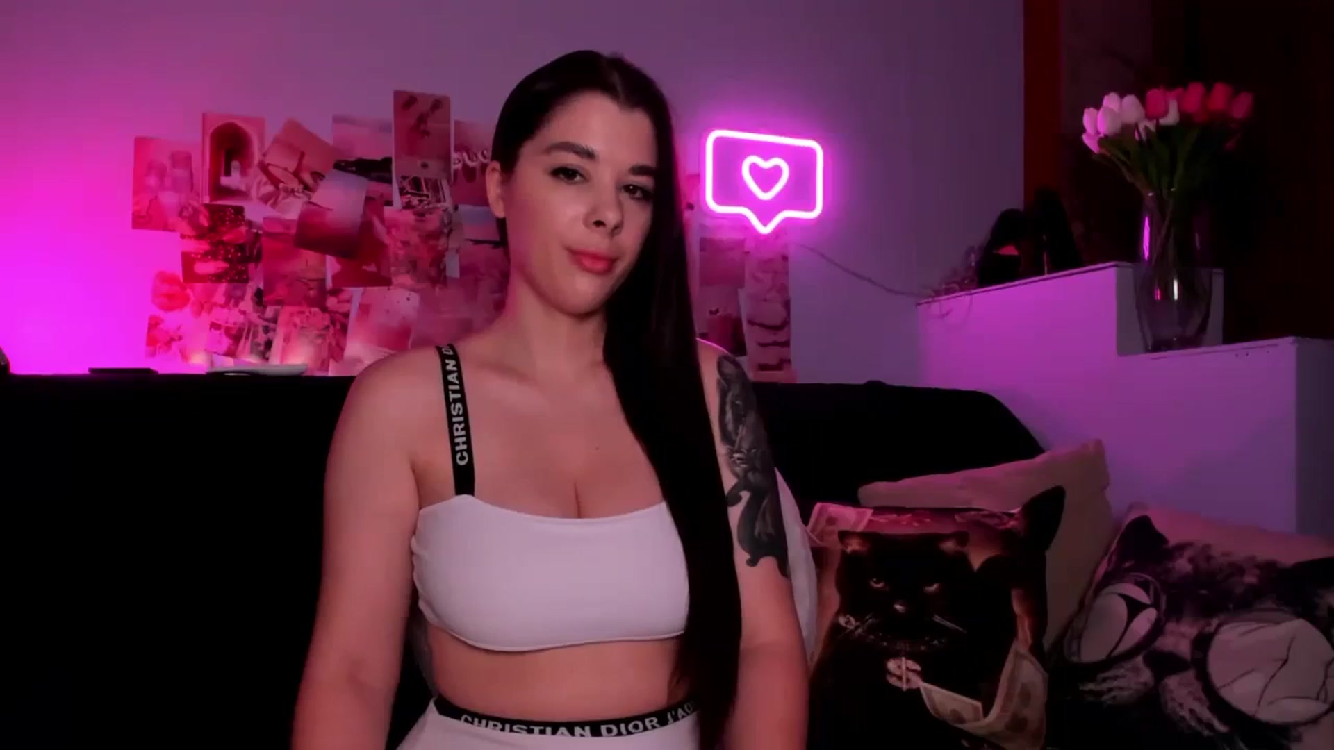 Gallery image thumbnail from LaraCrow's myfreecams stream on, 03/28/2024, 17:54 image 11 of 20