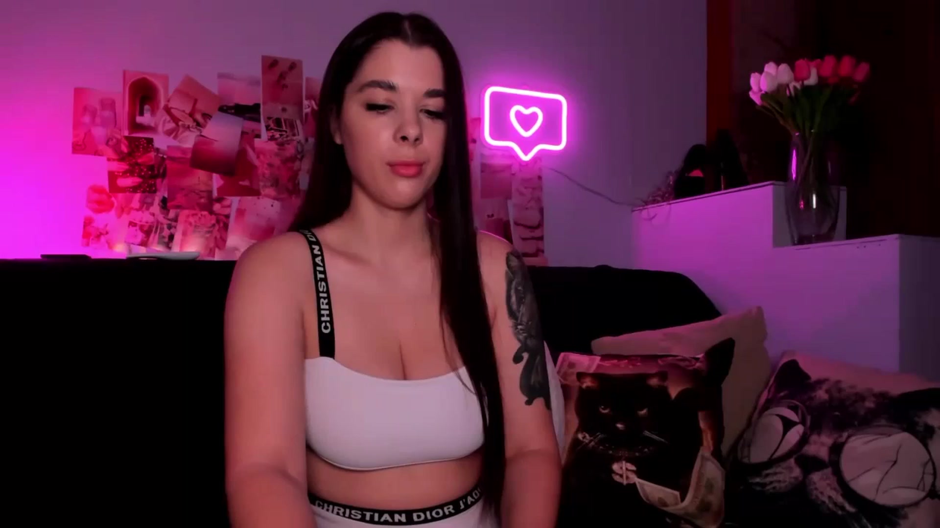Gallery image thumbnail from LaraCrow's myfreecams stream on, 03/28/2024, 17:54 image 1 of 20