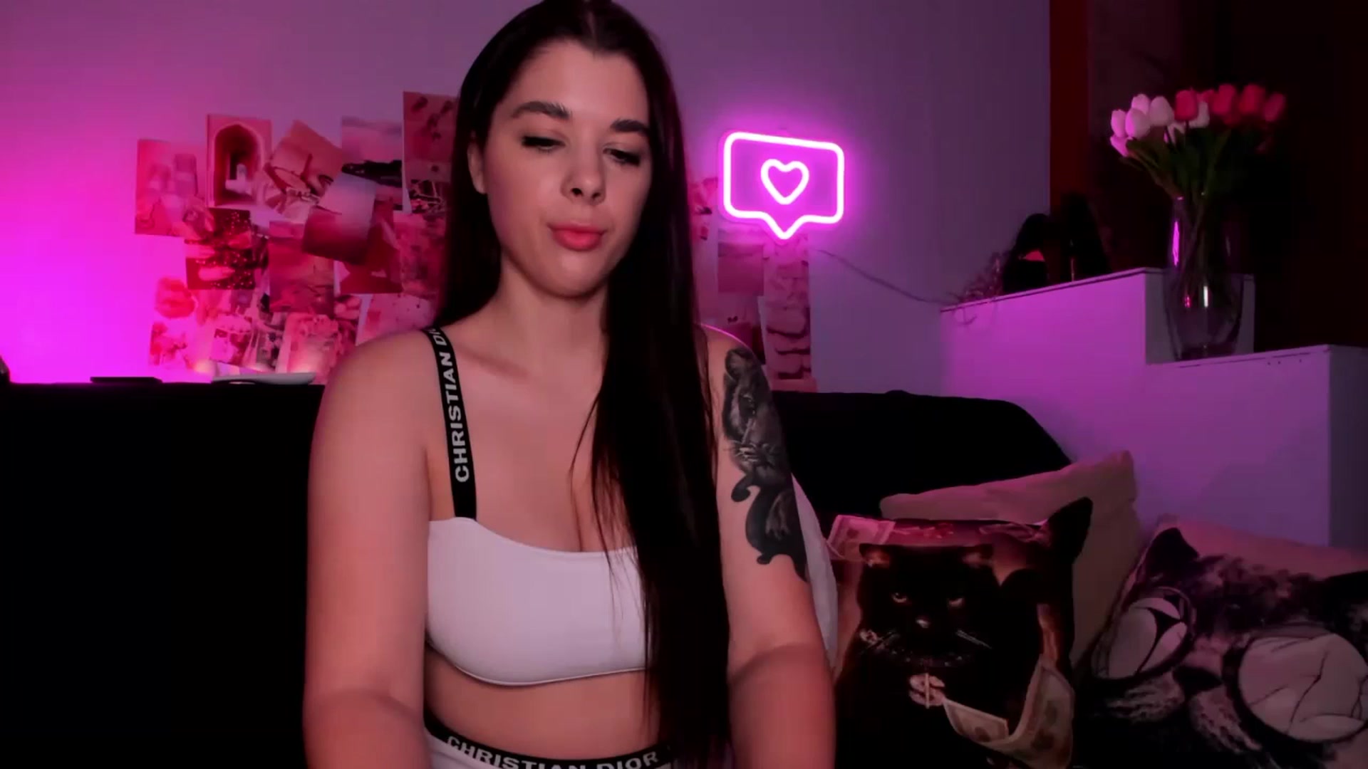 Gallery image thumbnail from LaraCrow's myfreecams stream on, 03/28/2024, 17:54 image 8 of 20