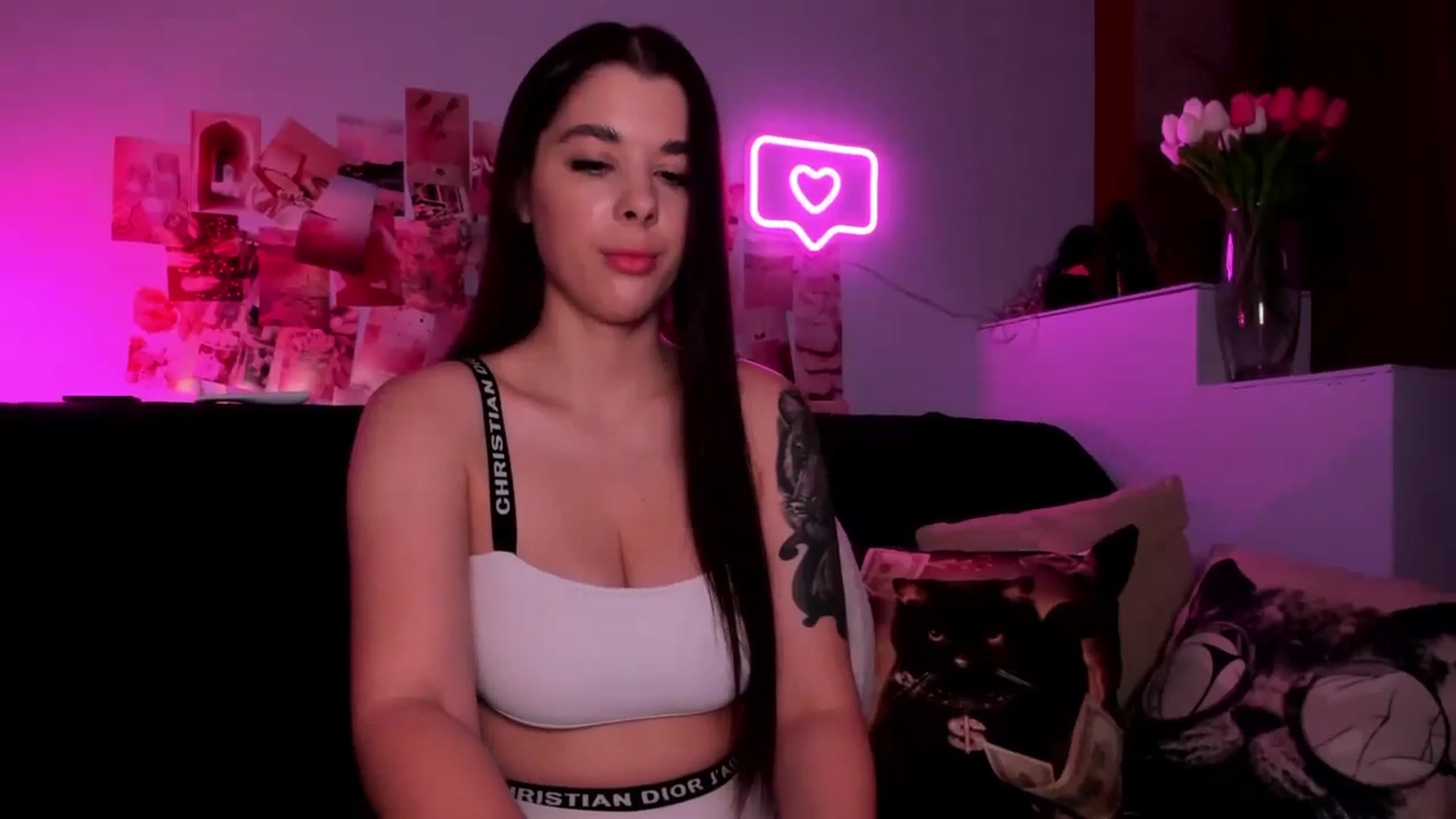 Gallery image thumbnail from LaraCrow's myfreecams stream on, 03/28/2024, 17:54 image 2 of 20