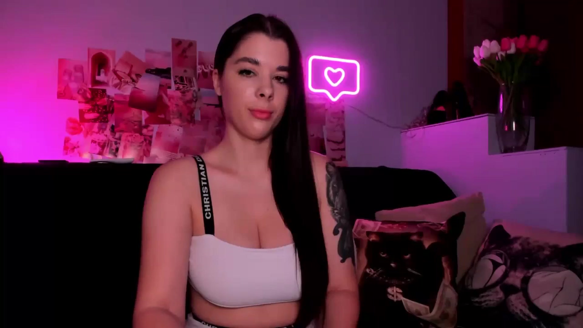 Gallery image thumbnail from LaraCrow's myfreecams stream on, 03/28/2024, 17:54 image 13 of 20