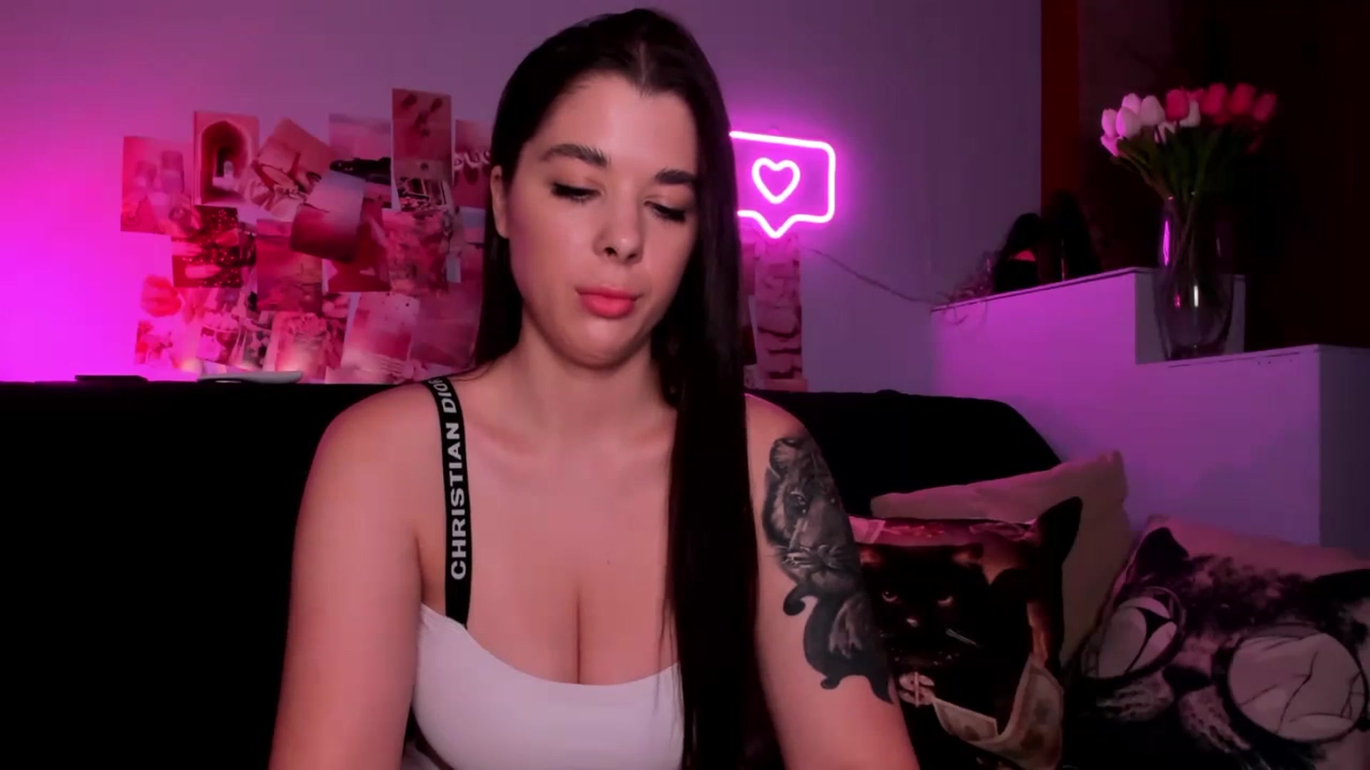Gallery image thumbnail from LaraCrow's myfreecams stream on, 03/28/2024, 17:54 image 17 of 20
