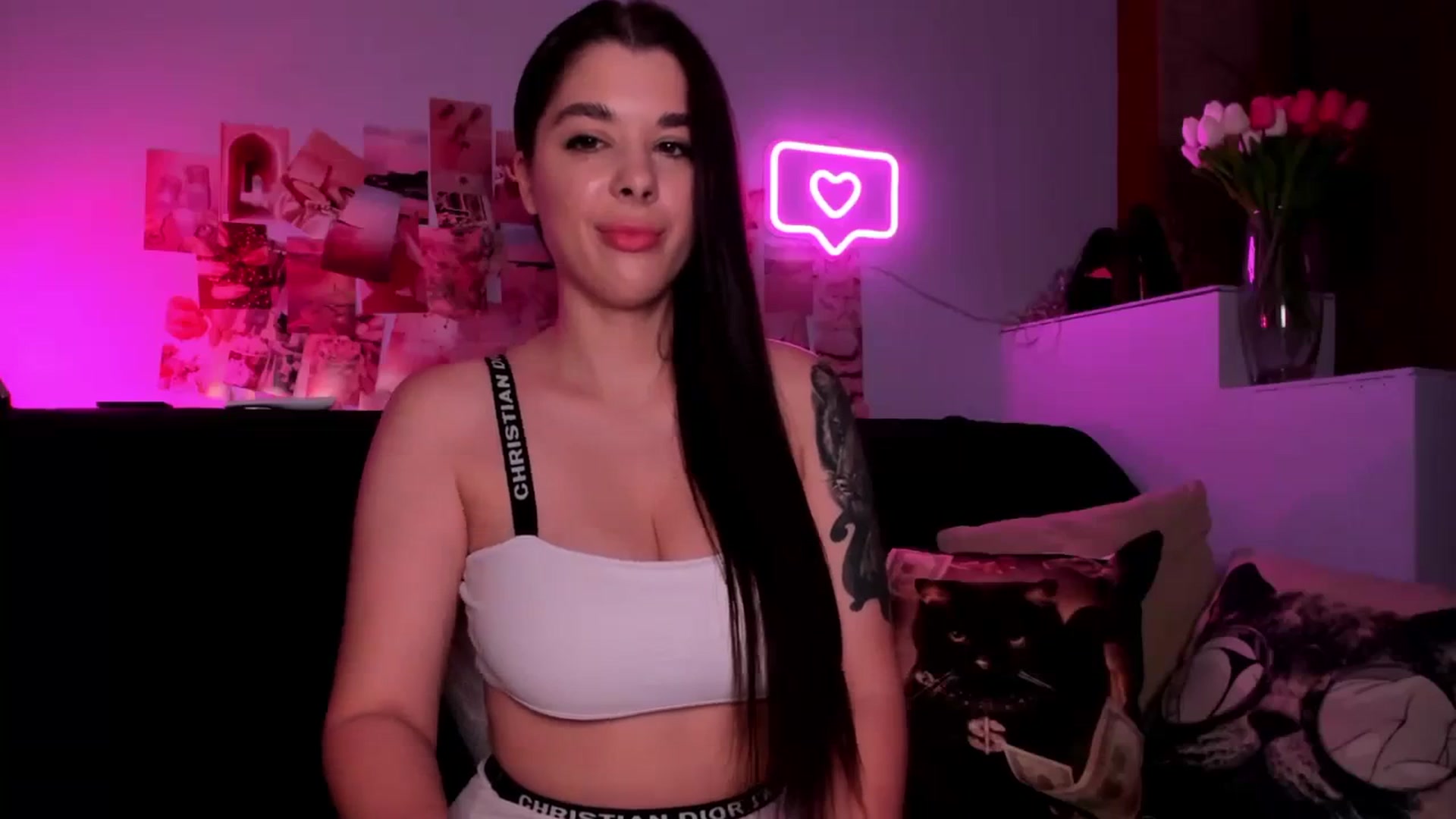 Gallery image thumbnail from LaraCrow's myfreecams stream on, 03/28/2024, 17:54 image 10 of 20