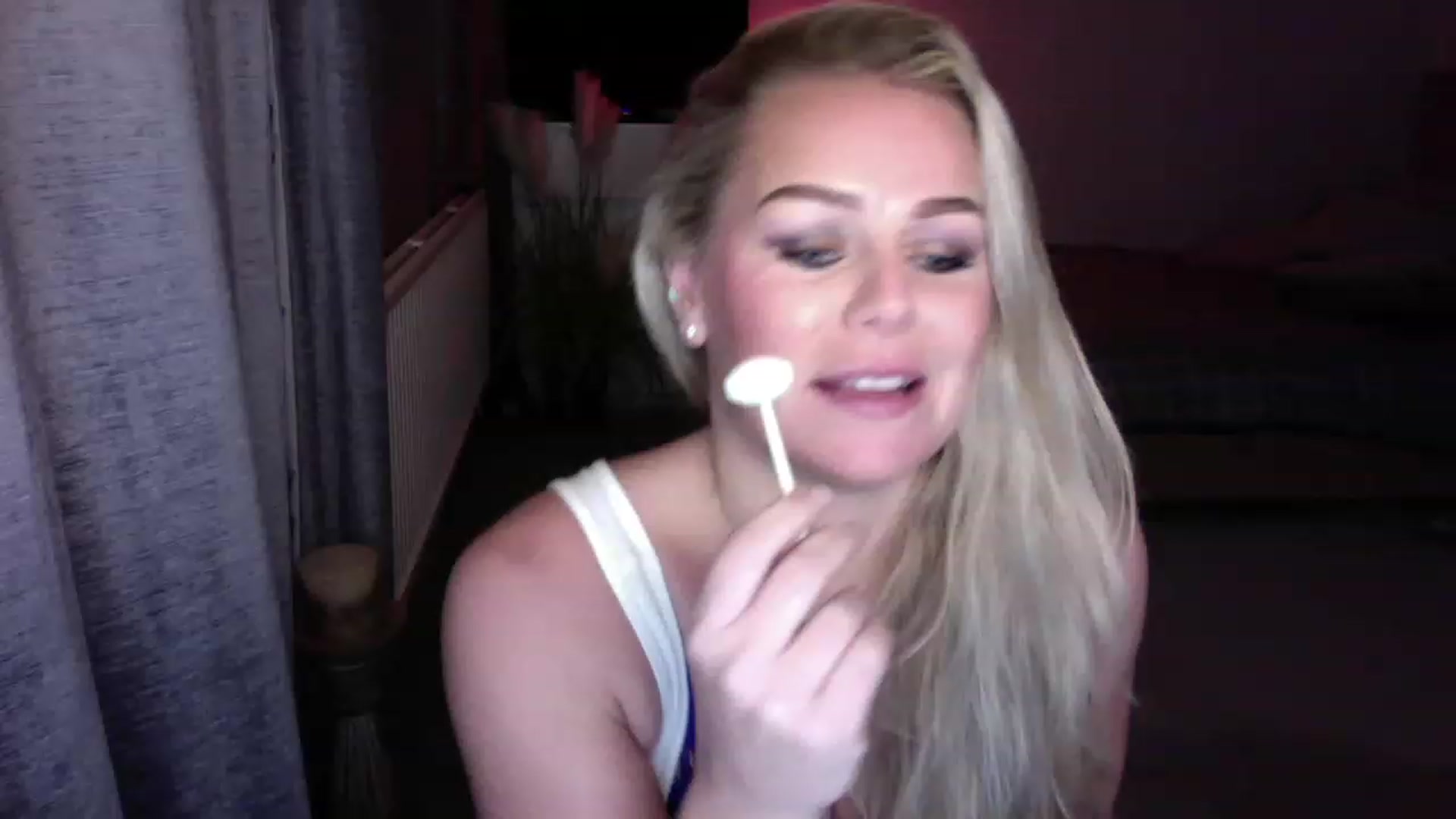 Gallery image thumbnail from LaraLaughs's myfreecams stream on, 11/22/2022, 23:21 image 20 of 20