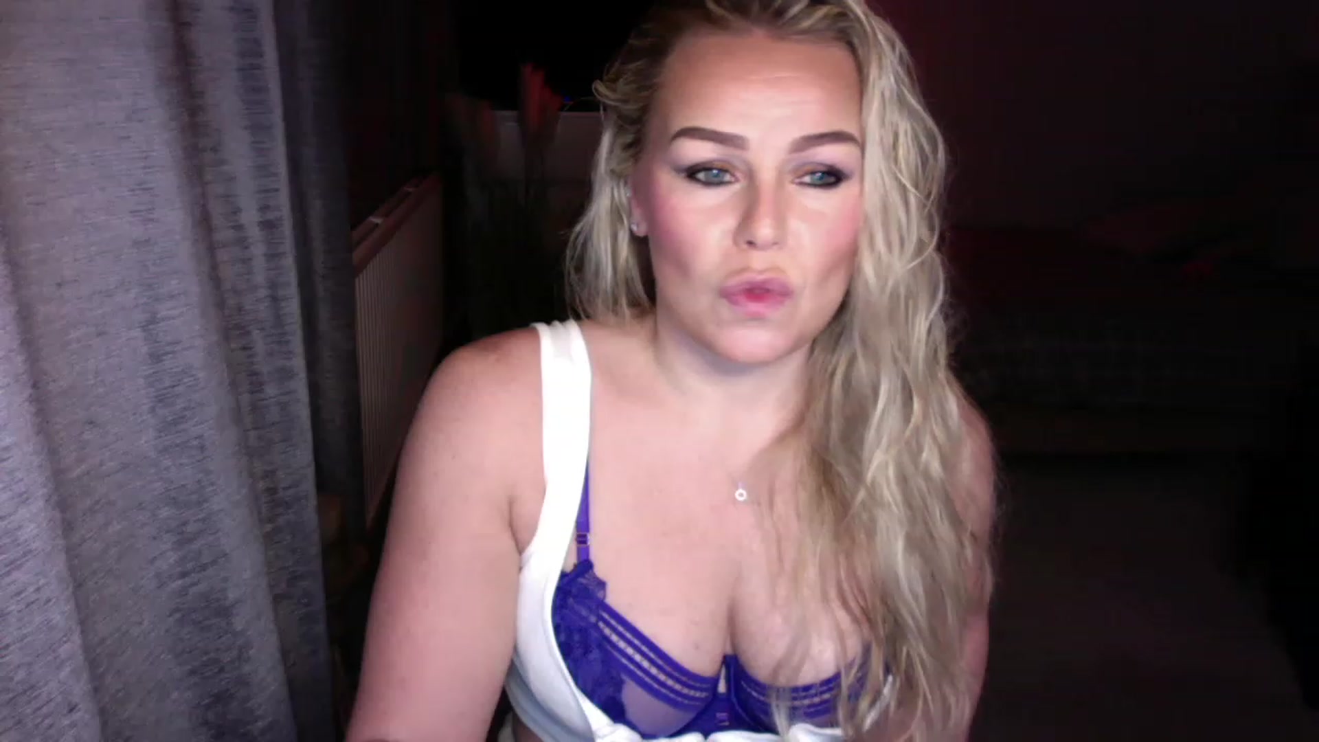 Gallery image thumbnail from LaraLaughs's myfreecams stream on, 11/22/2022, 23:21 image 3 of 20