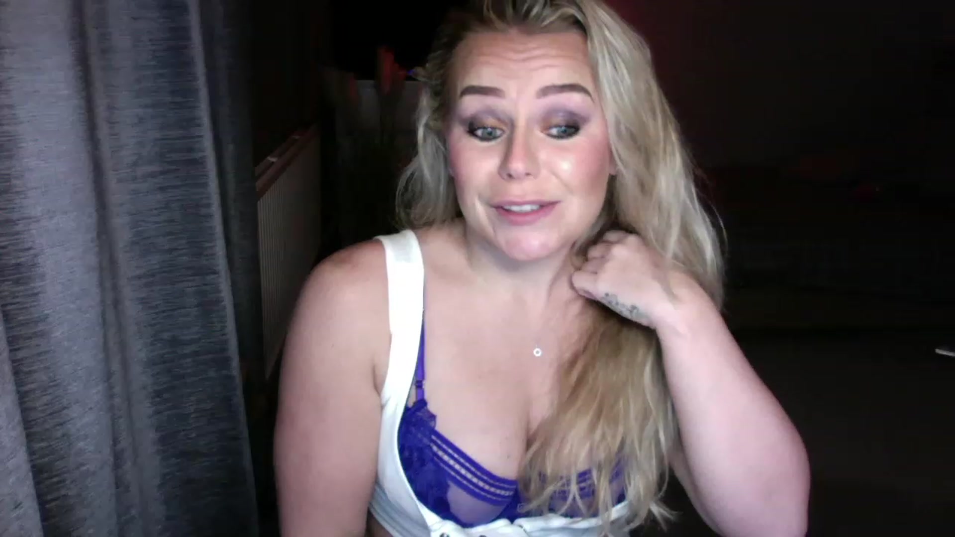 Gallery image thumbnail from LaraLaughs's myfreecams stream on, 11/22/2022, 23:21 image 9 of 20