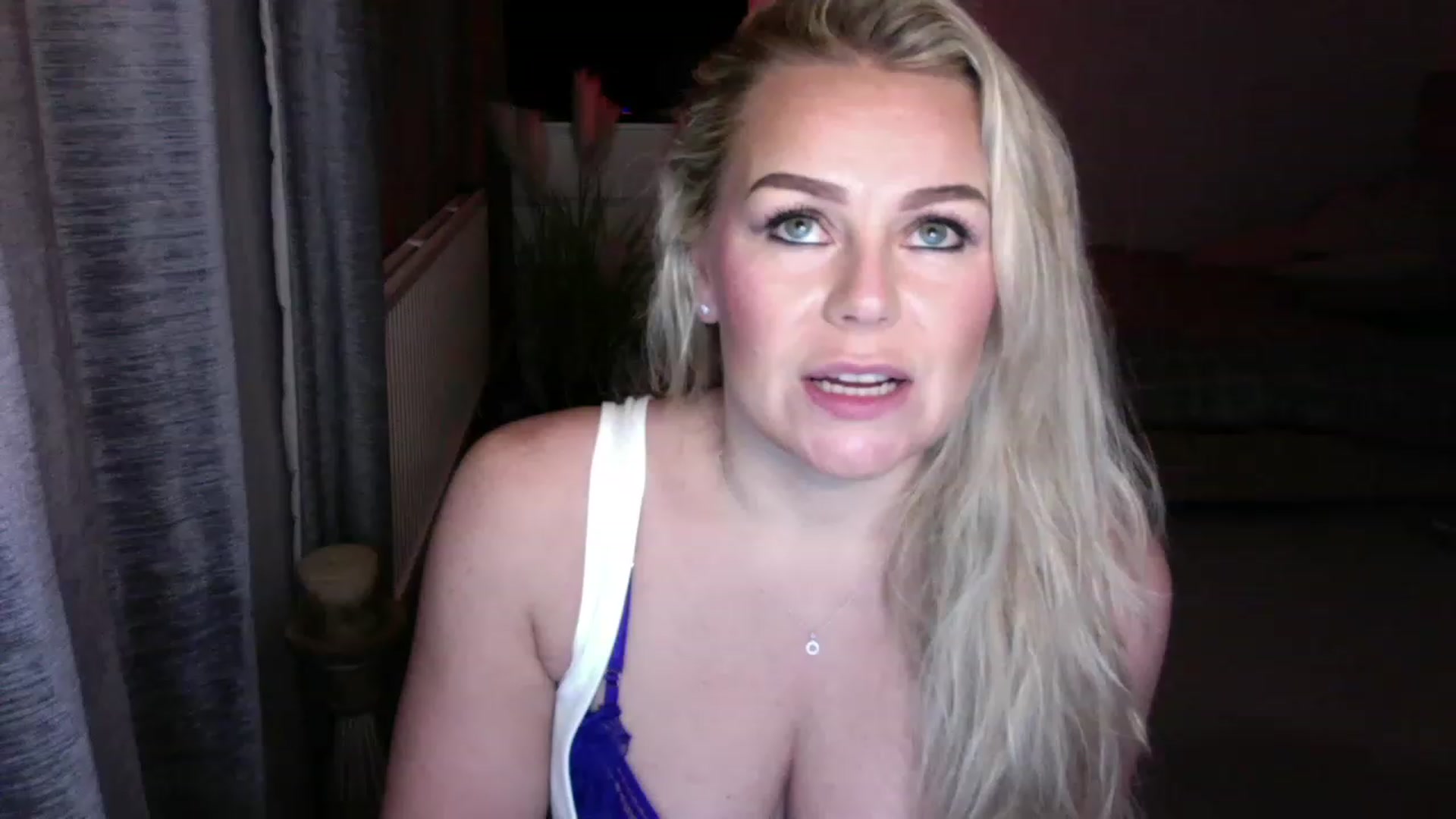 Gallery image thumbnail from LaraLaughs's myfreecams stream on, 11/22/2022, 23:21 image 13 of 20