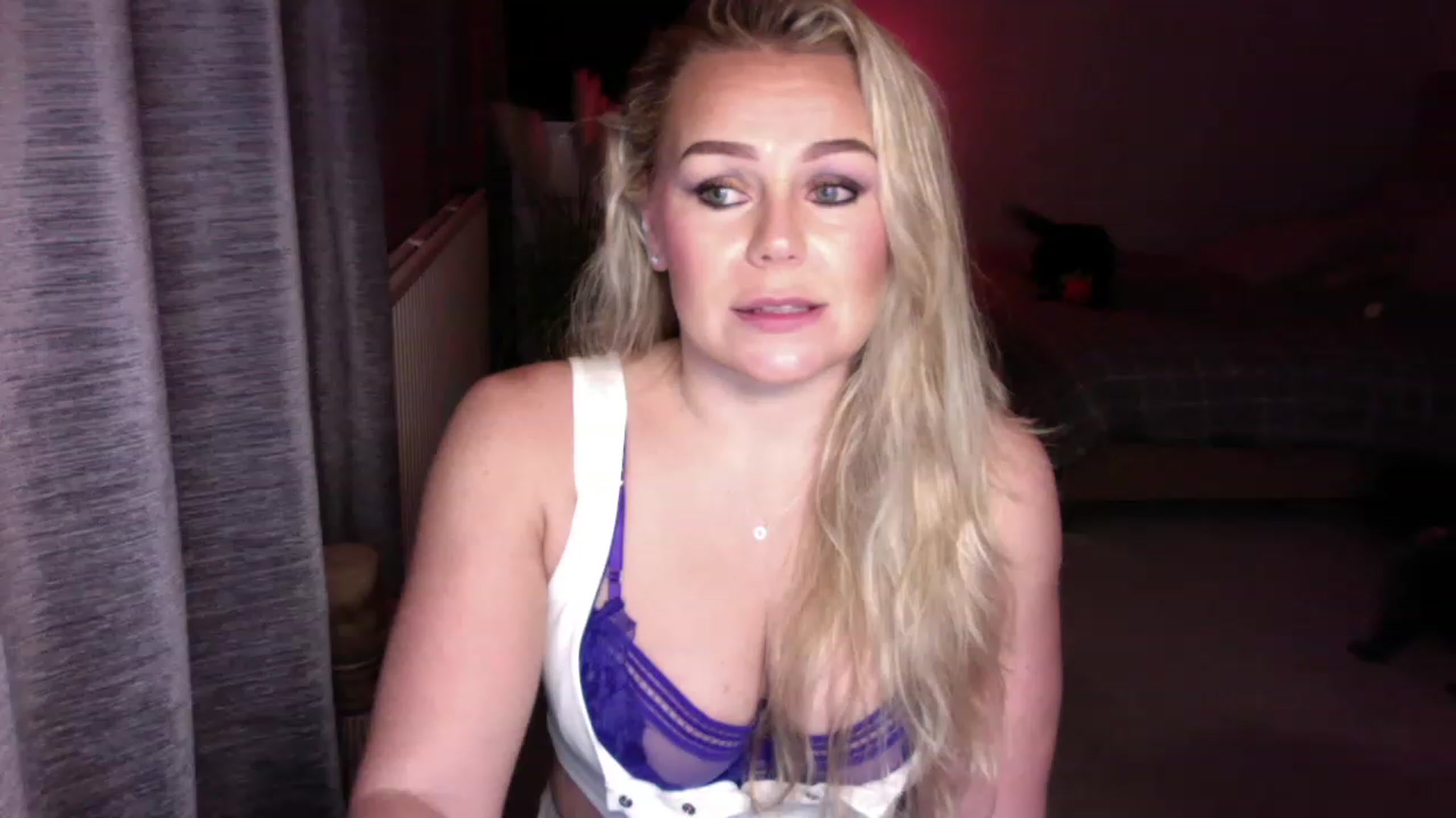 Gallery image thumbnail from LaraLaughs's myfreecams stream on, 11/22/2022, 23:21 image 10 of 20