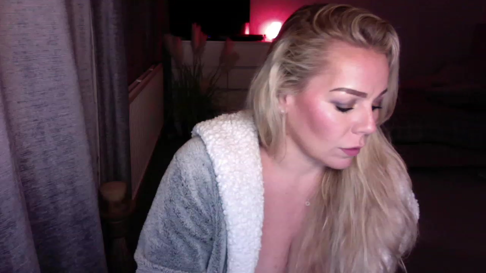 Gallery image thumbnail from LaraLaughs's myfreecams stream on, 11/23/2022, 24:20 image 13 of 20