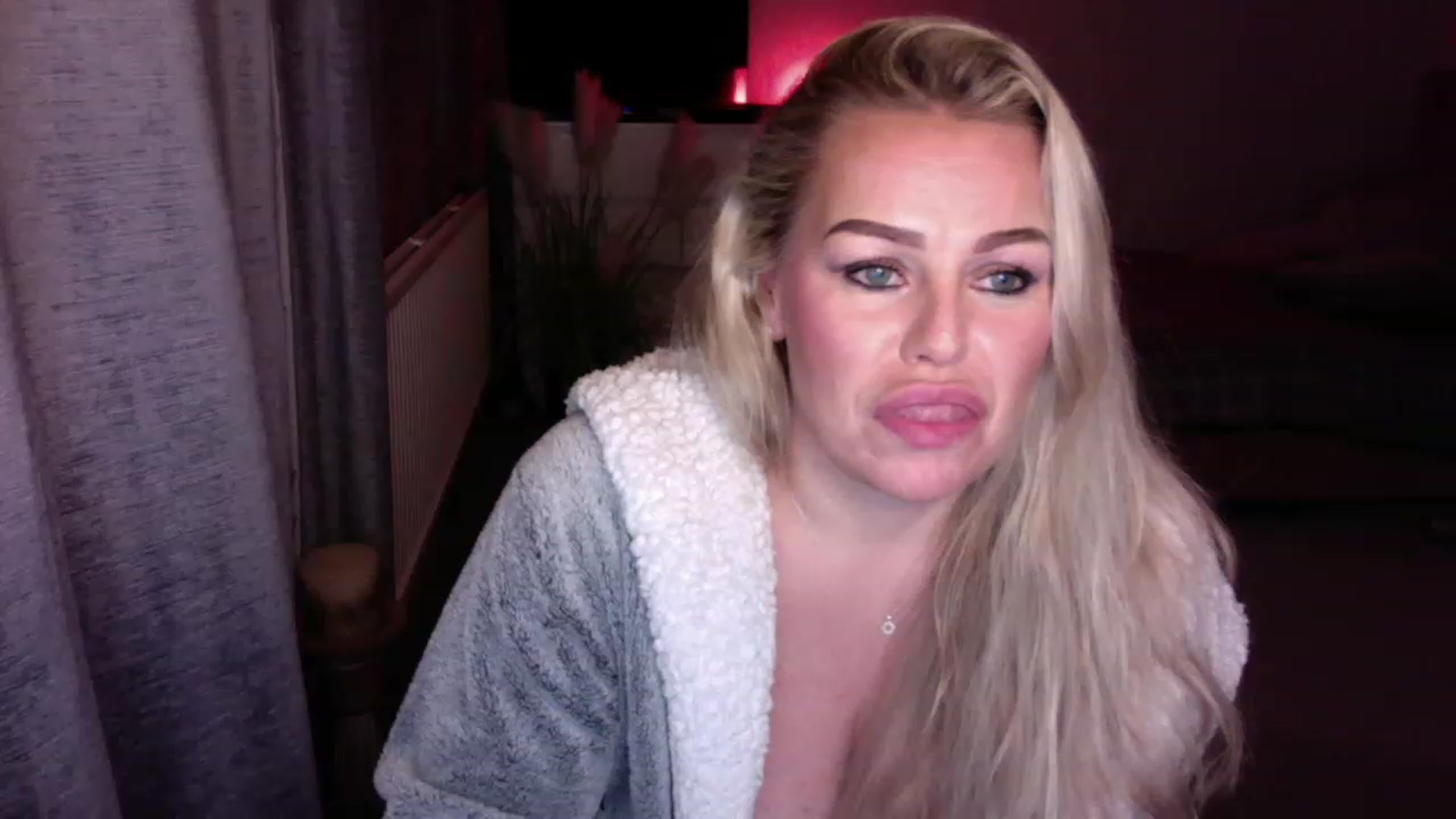 Gallery image thumbnail from LaraLaughs's myfreecams stream on, 11/23/2022, 24:20 image 14 of 20