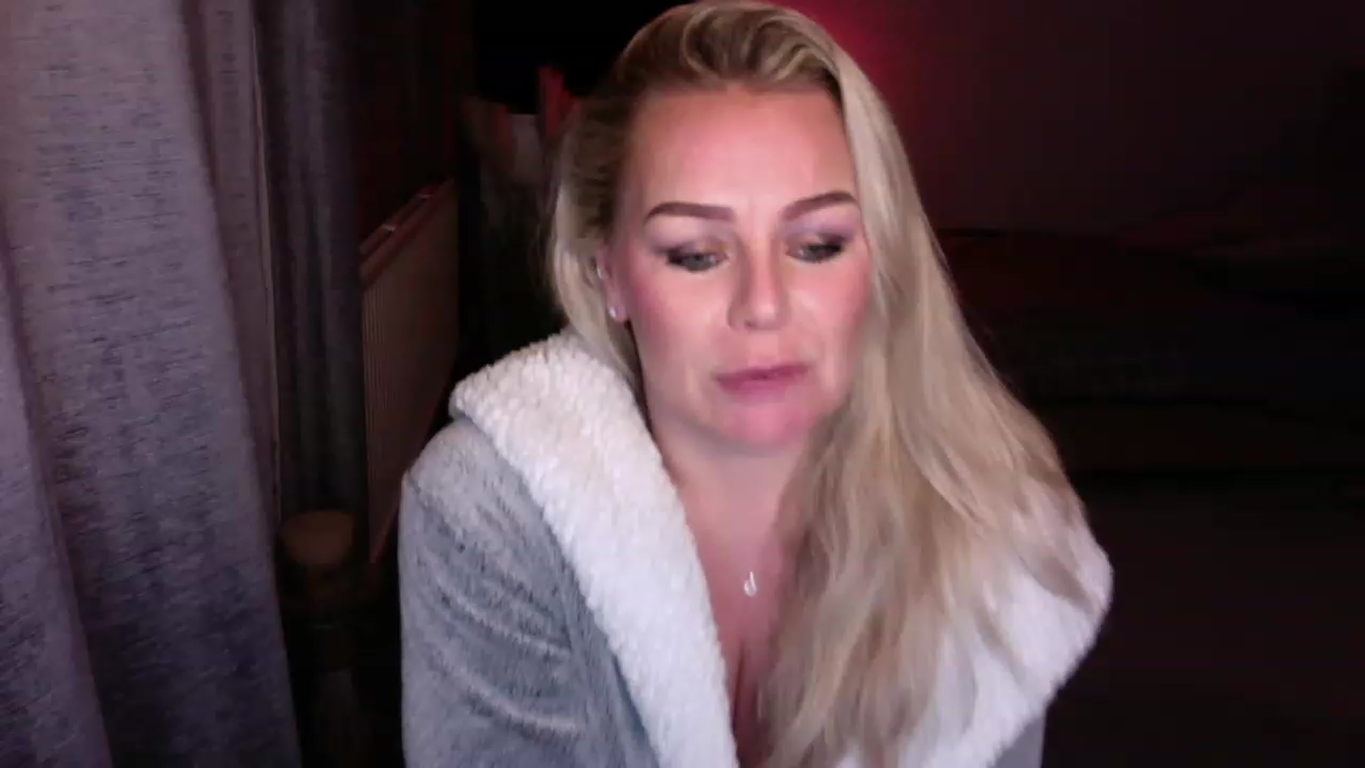 Gallery image thumbnail from LaraLaughs's myfreecams stream on, 11/23/2022, 24:20 image 1 of 20