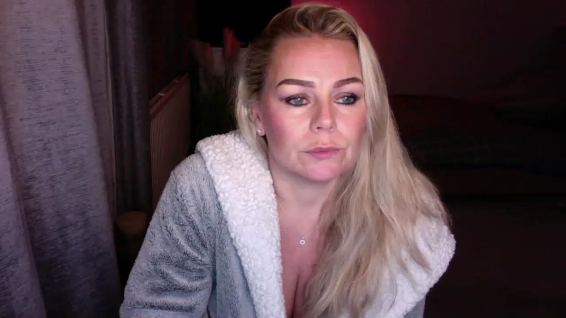 Gallery image thumbnail from LaraLaughs's myfreecams stream on, 11/23/2022, 24:20 image 2 of 20