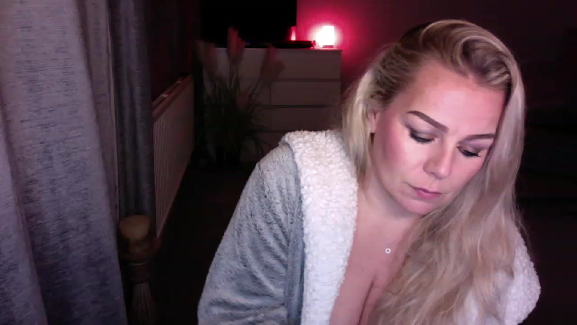 Gallery image thumbnail from LaraLaughs's myfreecams stream on, 11/23/2022, 24:20 image 4 of 20