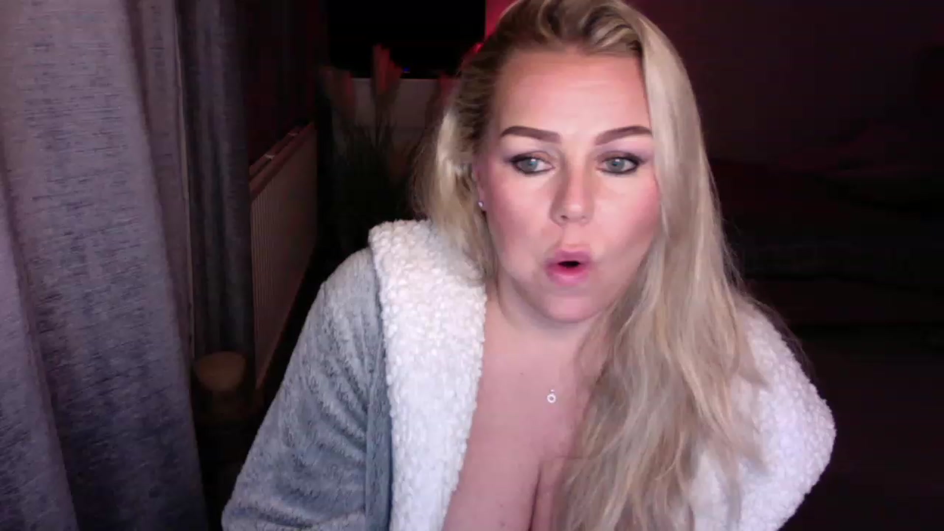 Gallery image thumbnail from LaraLaughs's myfreecams stream on, 11/23/2022, 24:20 image 3 of 20