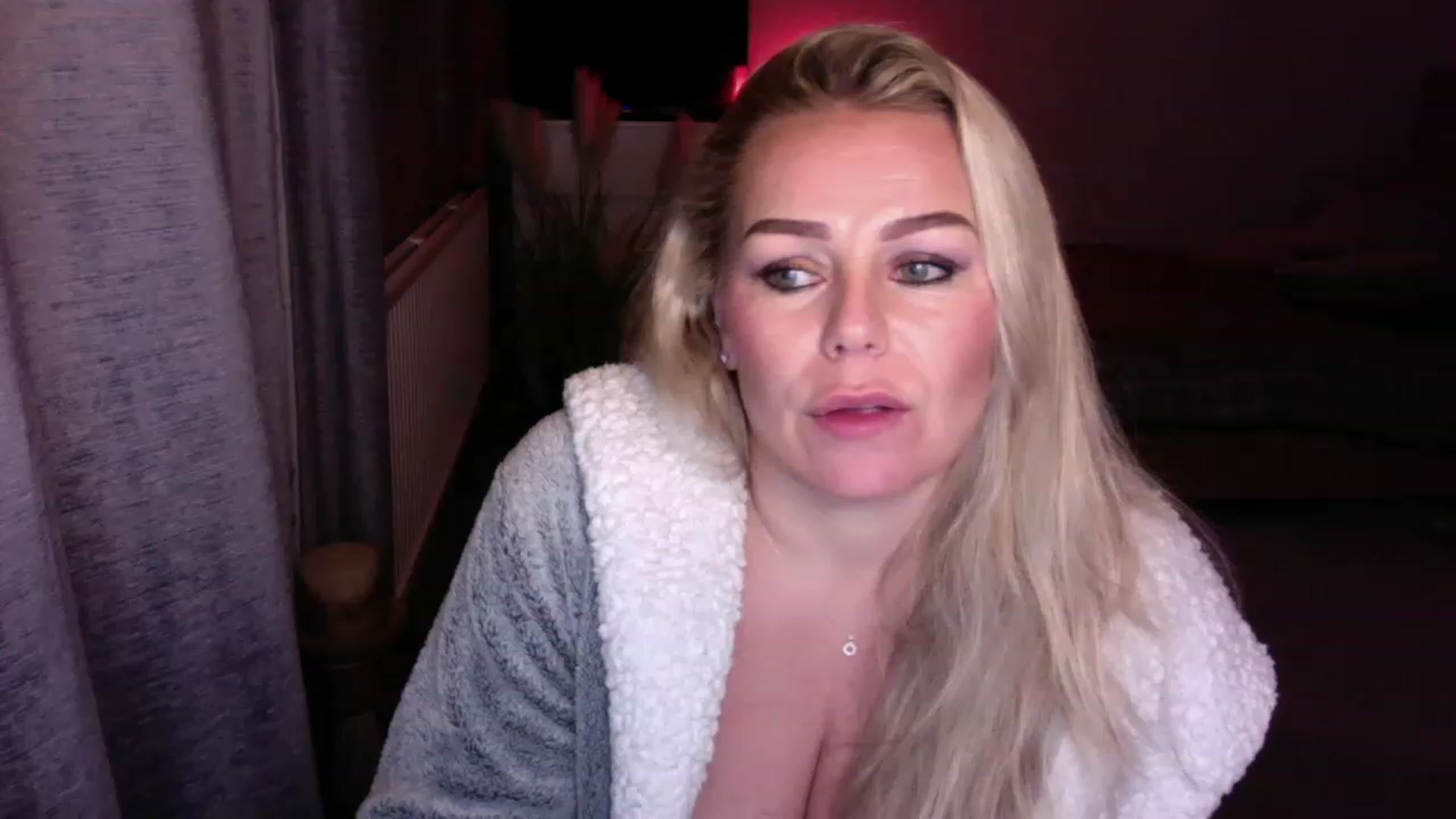 Gallery image thumbnail from LaraLaughs's myfreecams stream on, 11/23/2022, 24:20 image 5 of 20