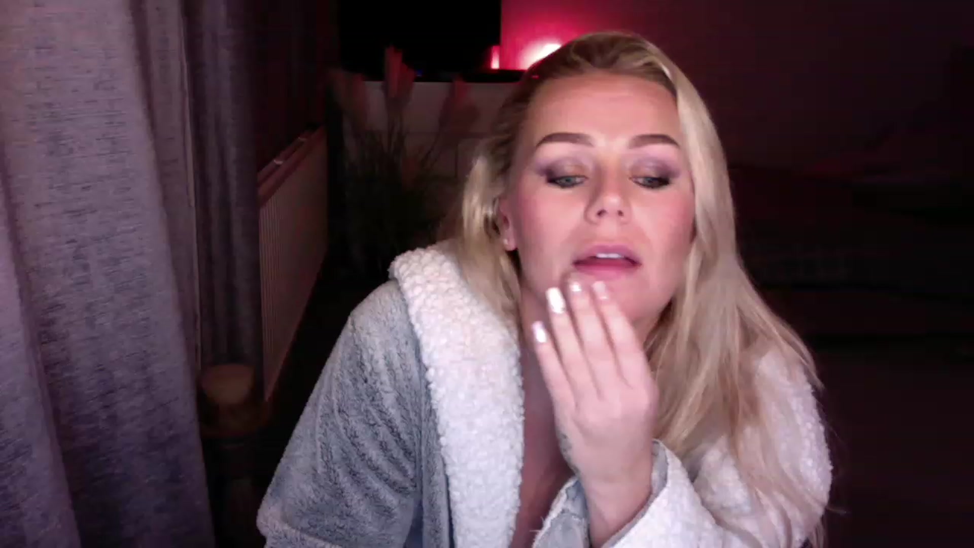 Gallery image thumbnail from LaraLaughs's myfreecams stream on, 11/23/2022, 24:20 image 18 of 20