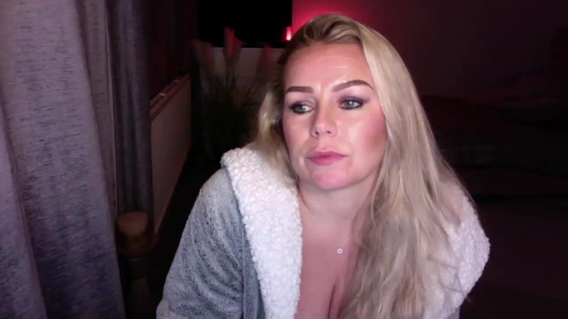 Gallery image thumbnail from LaraLaughs's myfreecams stream on, 11/23/2022, 24:20 image 10 of 20