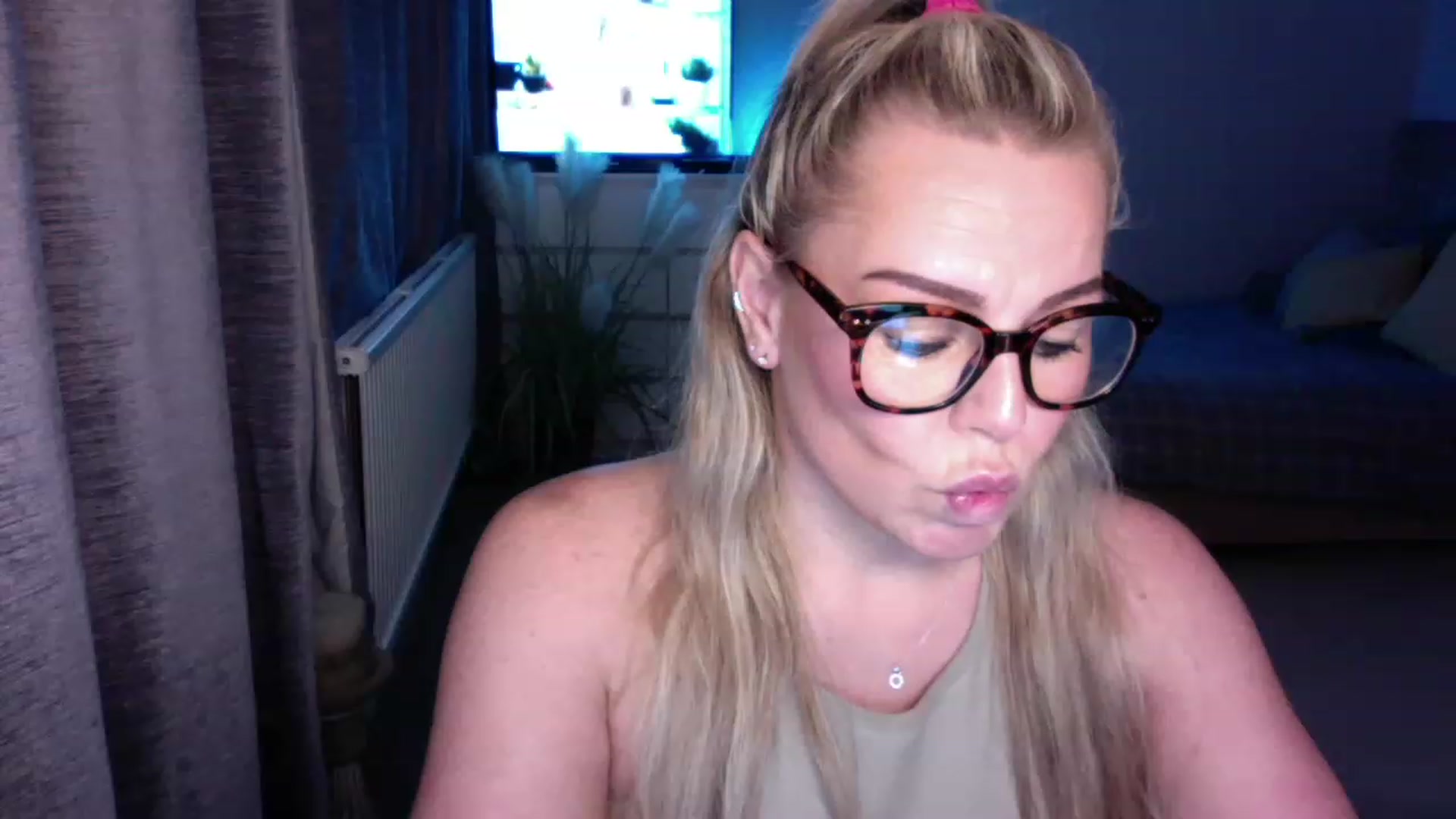 Gallery image thumbnail from LaraLaughs's myfreecams stream on, 11/23/2022, 21:56 image 5 of 20