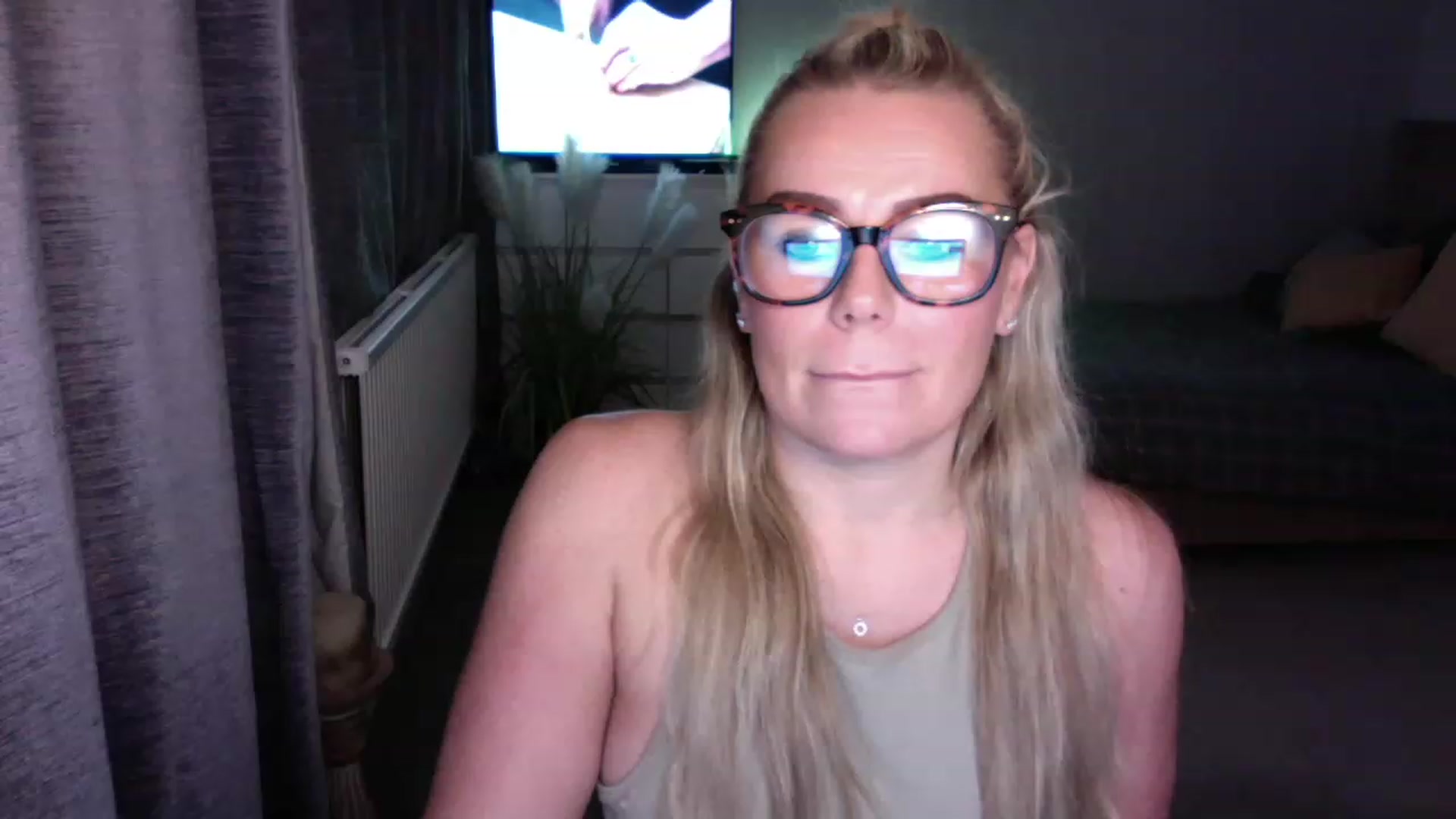 Gallery image thumbnail from LaraLaughs's myfreecams stream on, 11/23/2022, 21:56 image 11 of 20