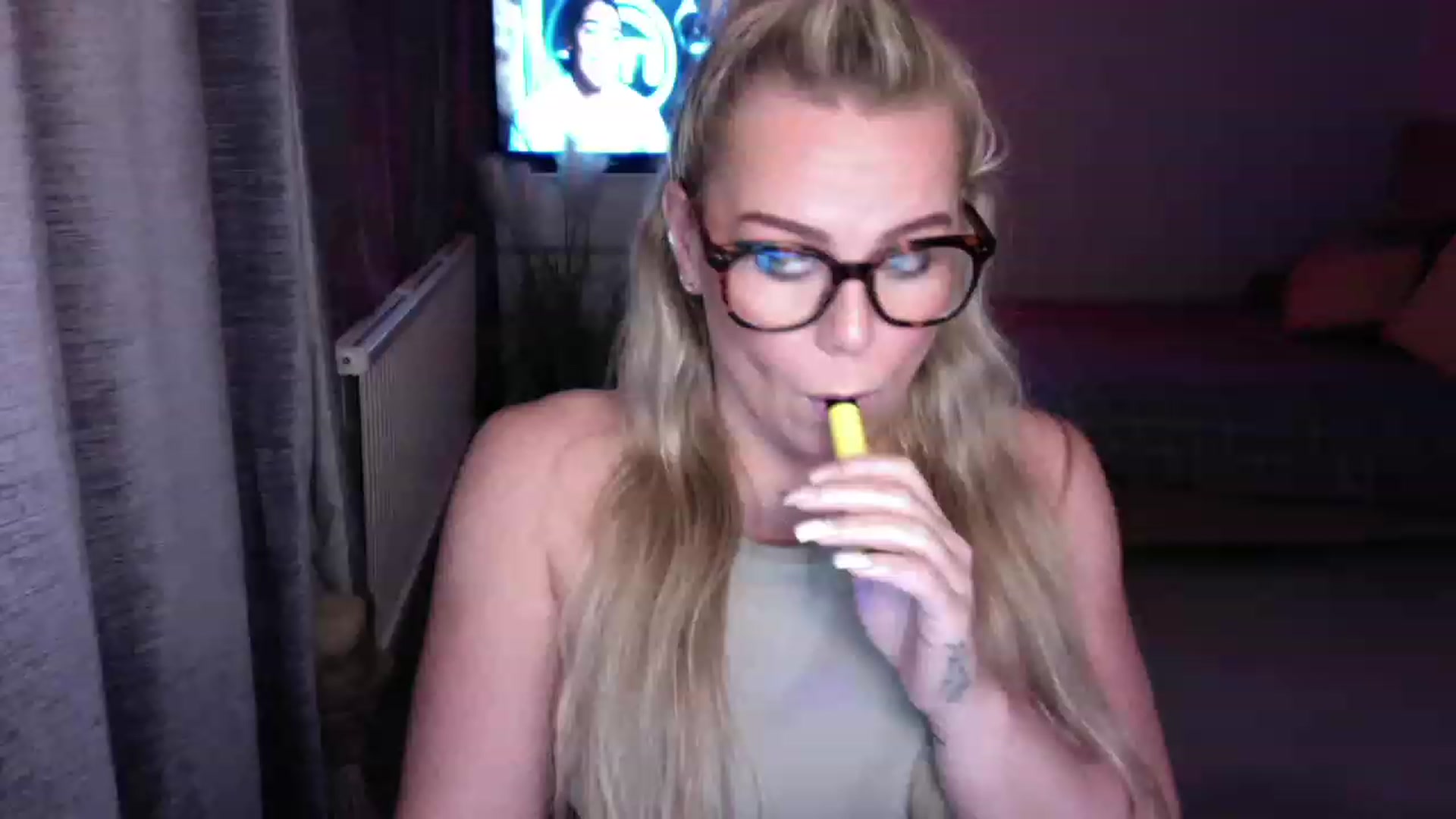 Gallery image thumbnail from LaraLaughs's myfreecams stream on, 11/23/2022, 21:56 image 18 of 20
