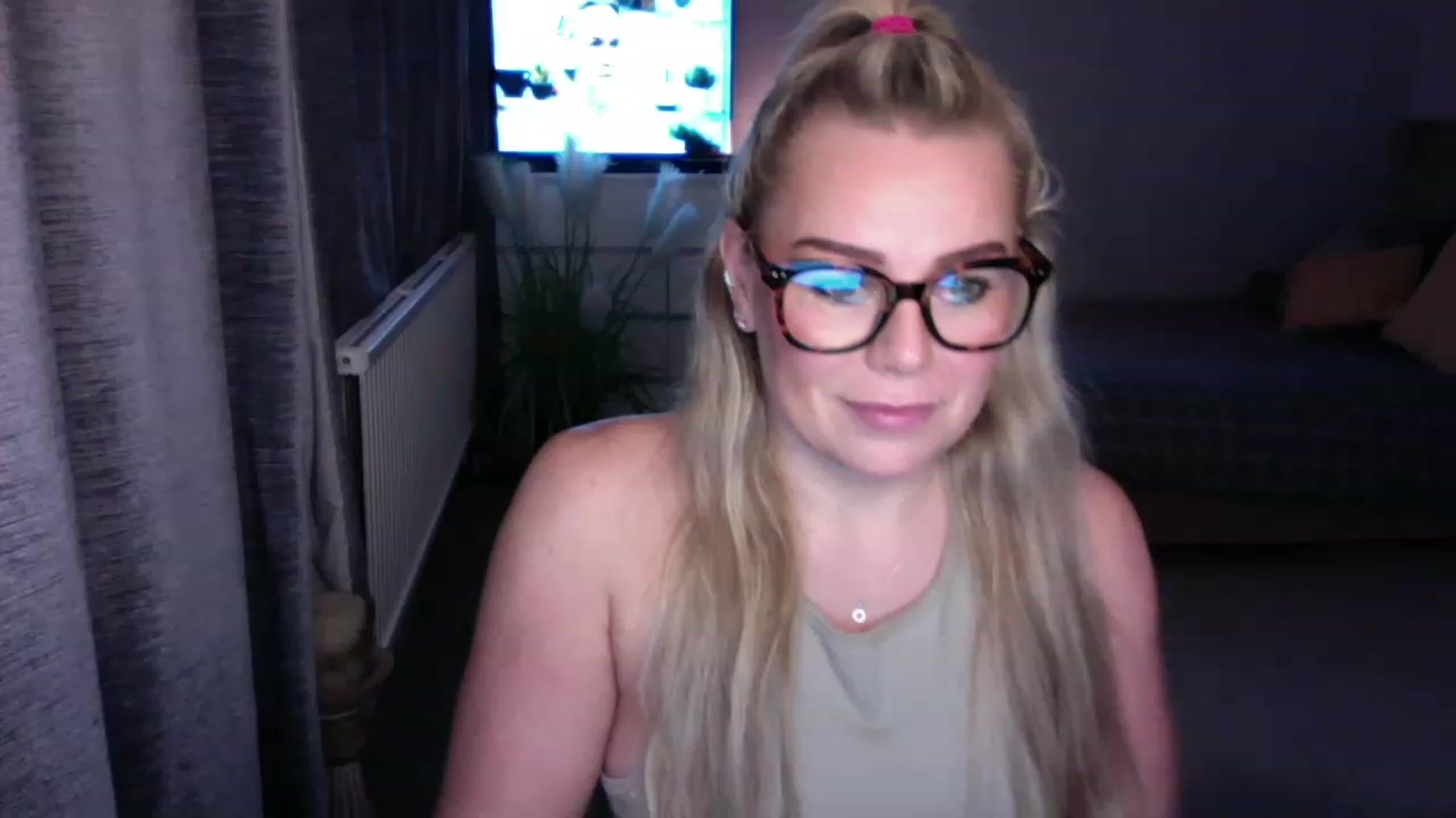 Gallery image thumbnail from LaraLaughs's myfreecams stream on, 11/23/2022, 21:56 image 13 of 20