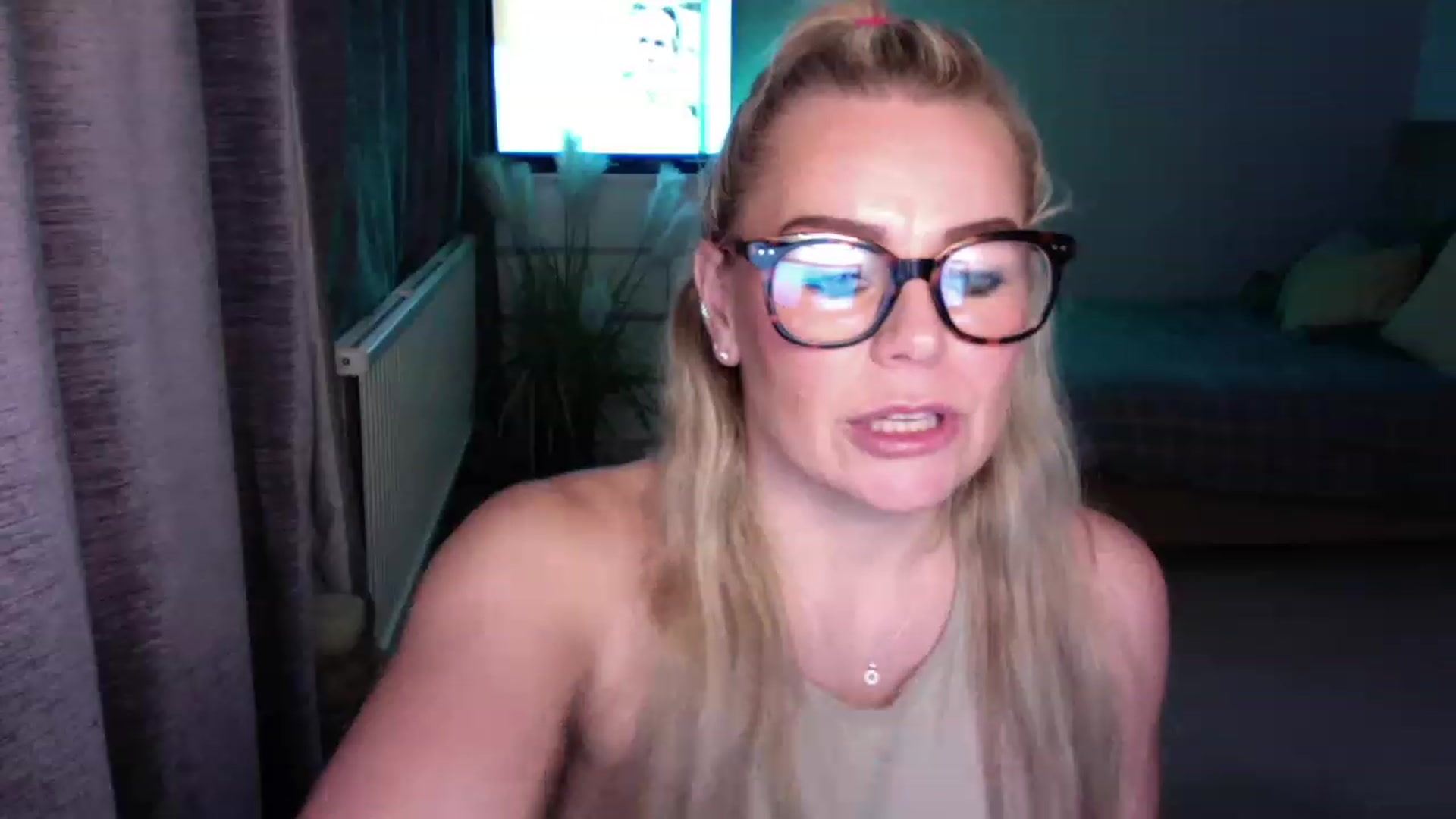 Gallery image thumbnail from LaraLaughs's myfreecams stream on, 11/23/2022, 21:56 image 7 of 20