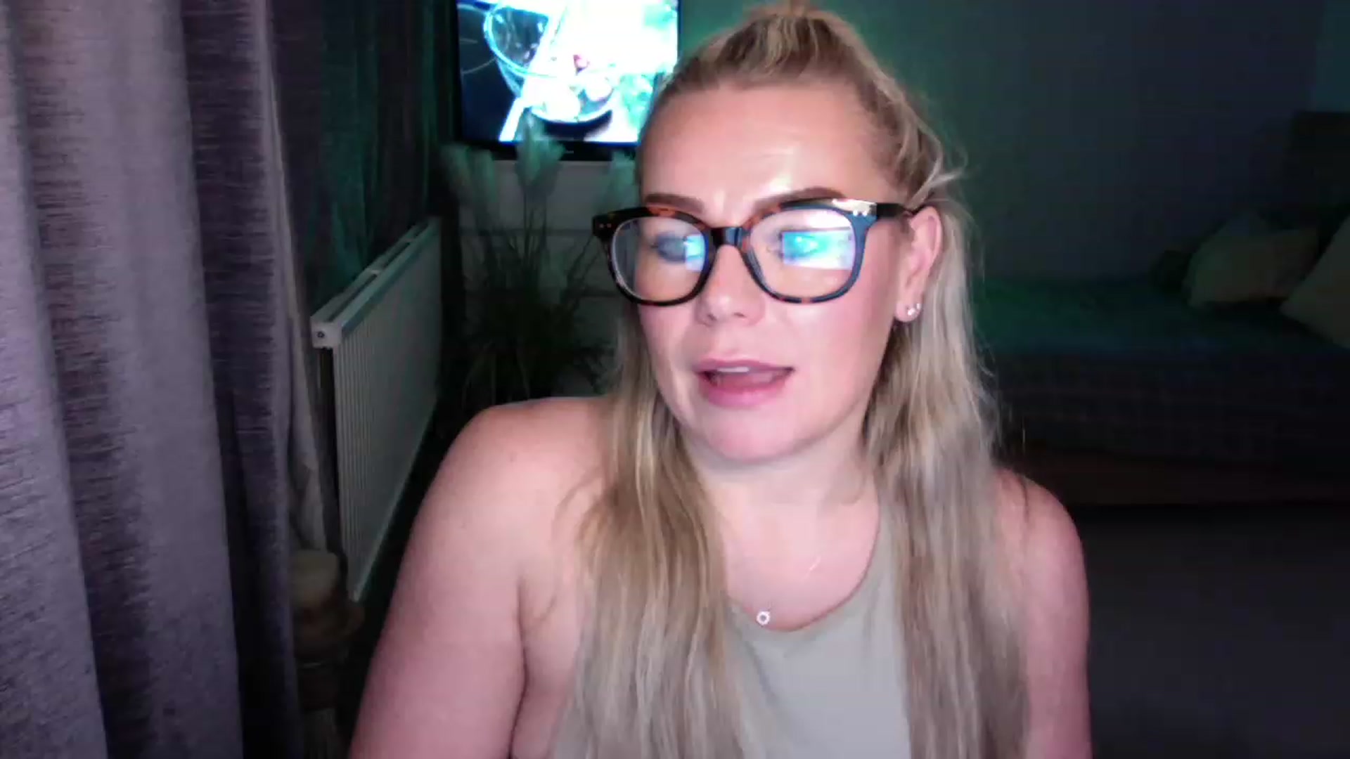 Gallery image thumbnail from LaraLaughs's myfreecams stream on, 11/23/2022, 21:56 image 9 of 20