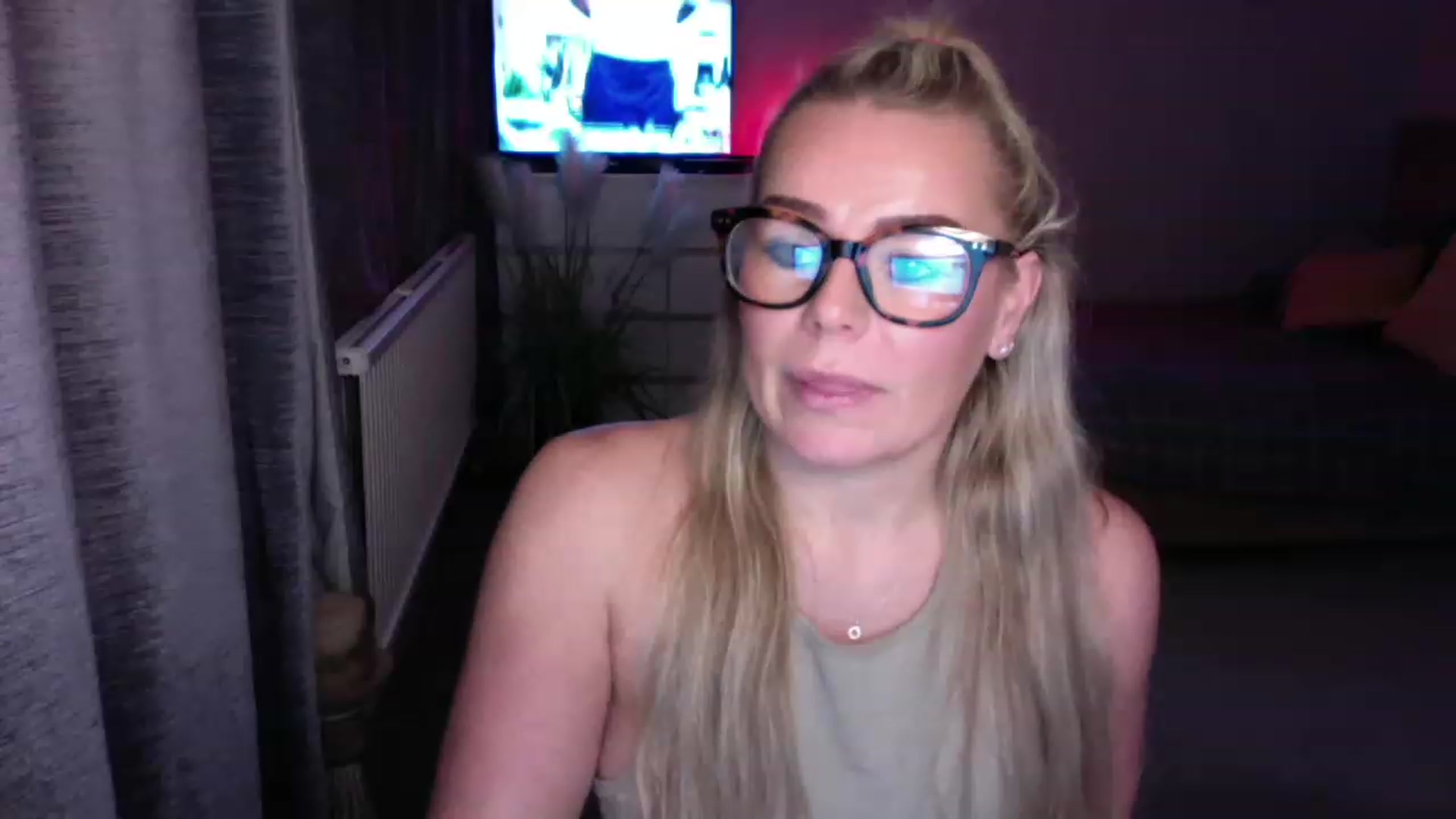 Gallery image thumbnail from LaraLaughs's myfreecams stream on, 11/23/2022, 21:56 image 15 of 20