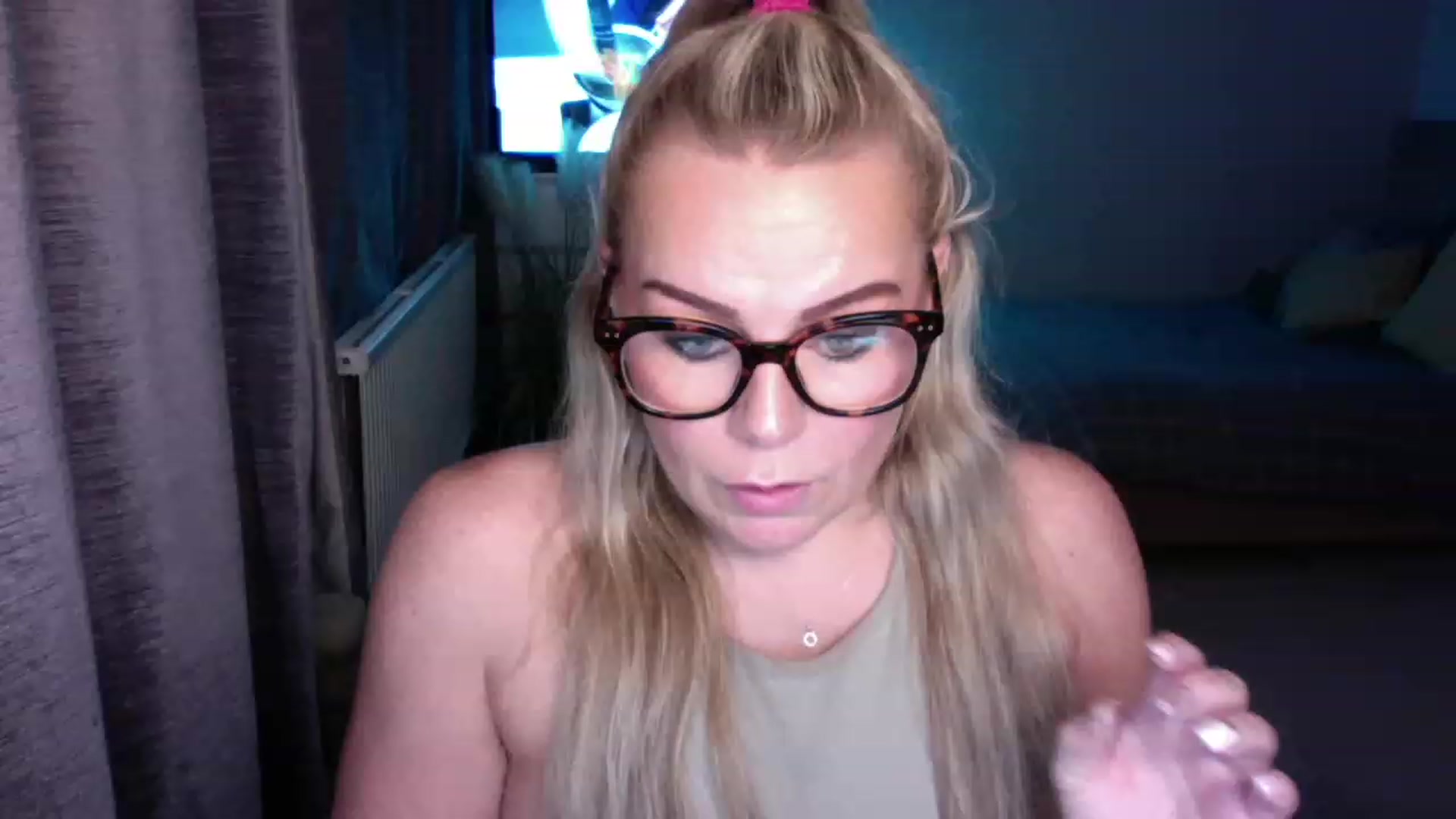 Gallery image thumbnail from LaraLaughs's myfreecams stream on, 11/23/2022, 21:56 image 6 of 20