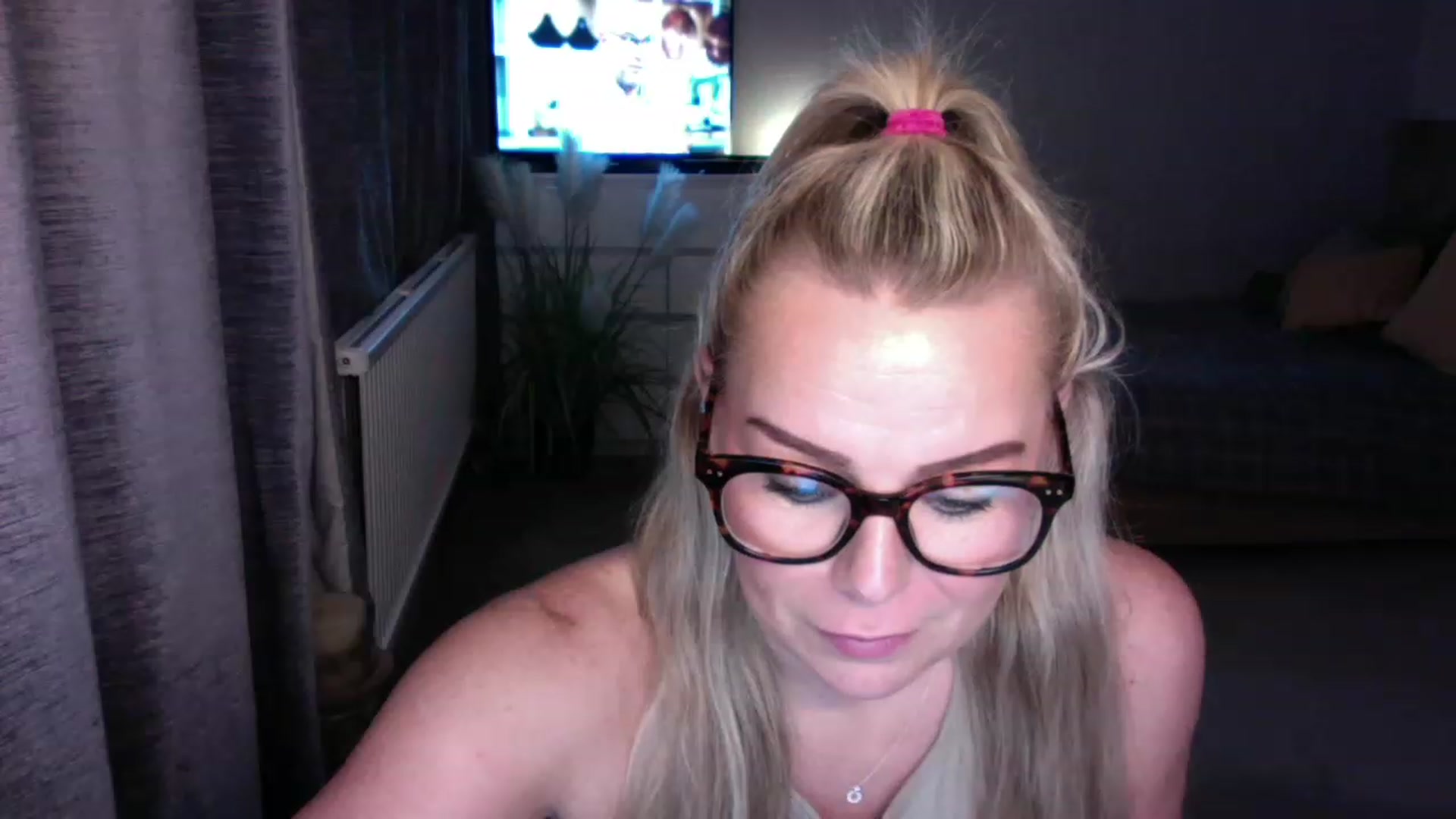 Gallery image thumbnail from LaraLaughs's myfreecams stream on, 11/23/2022, 21:56 image 12 of 20
